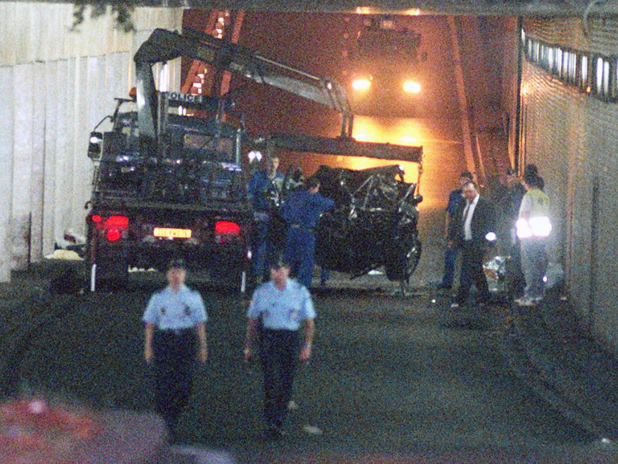 The wreckage of Princess Diana’s car is lifted by a truck to be removed from the Alma tunnel on 31 August 1997