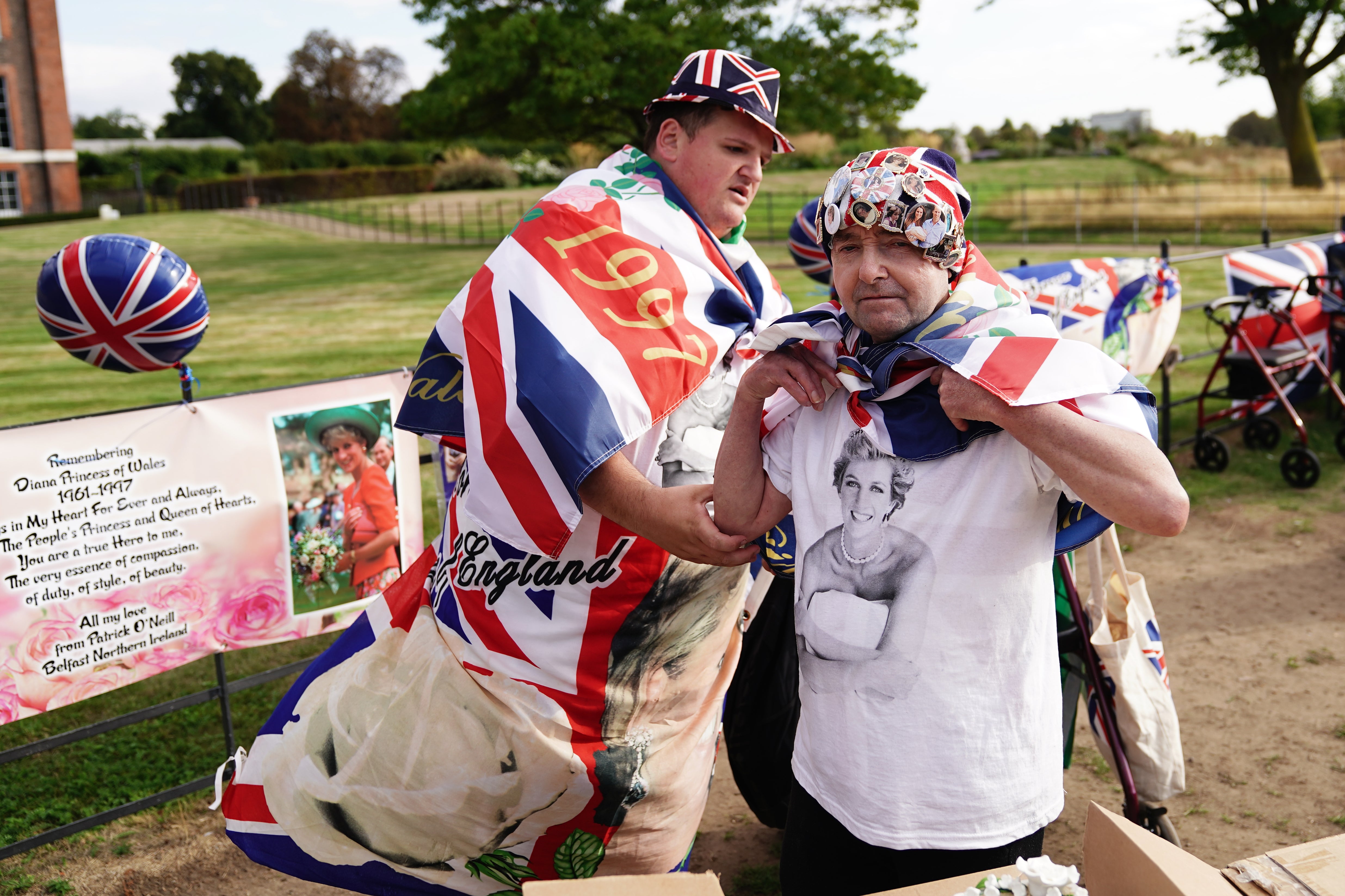 Royal fans outside Kensington Palace (Aaron Chown/PA)