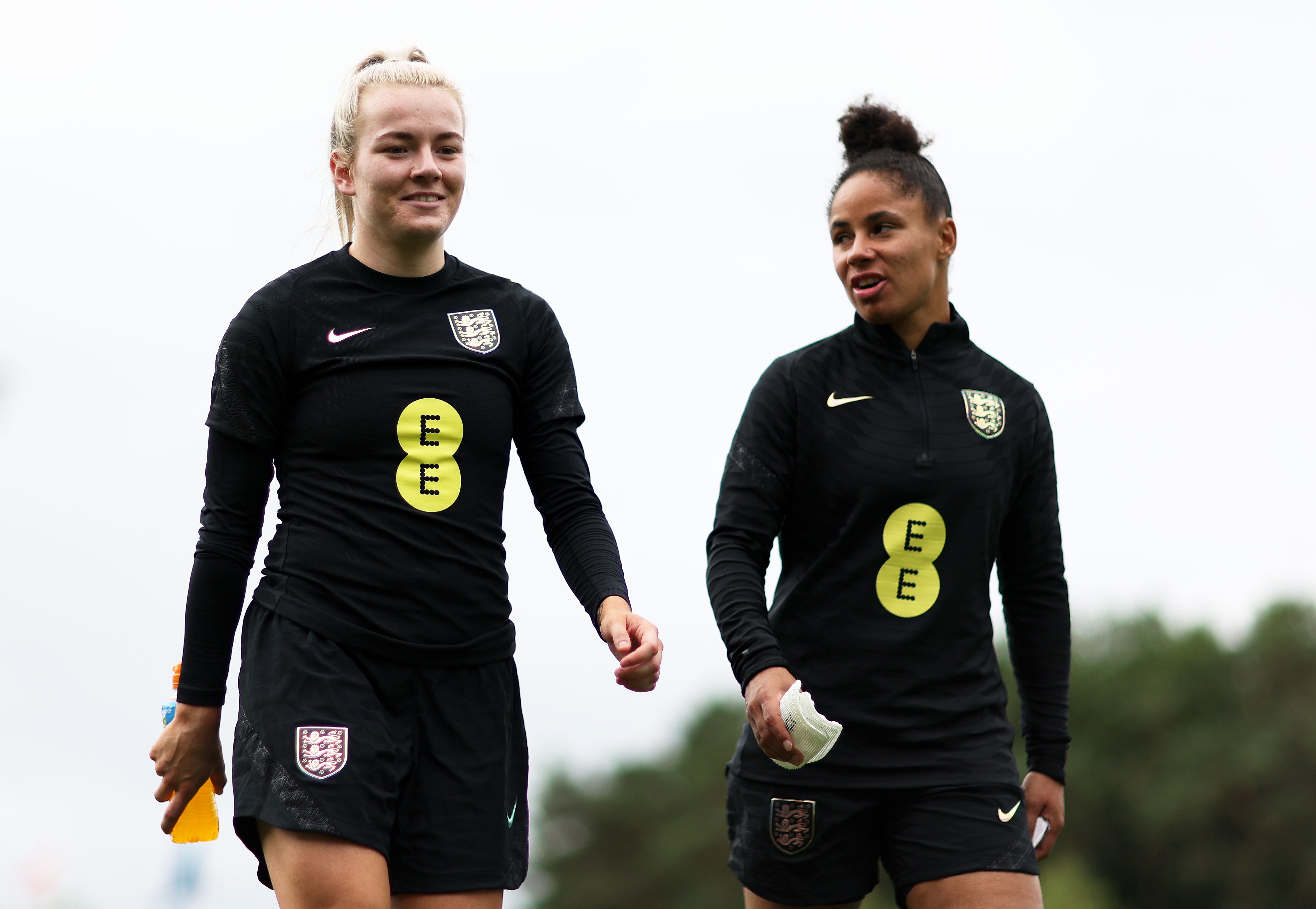 Stokes with fellow England player Lauren Hemp