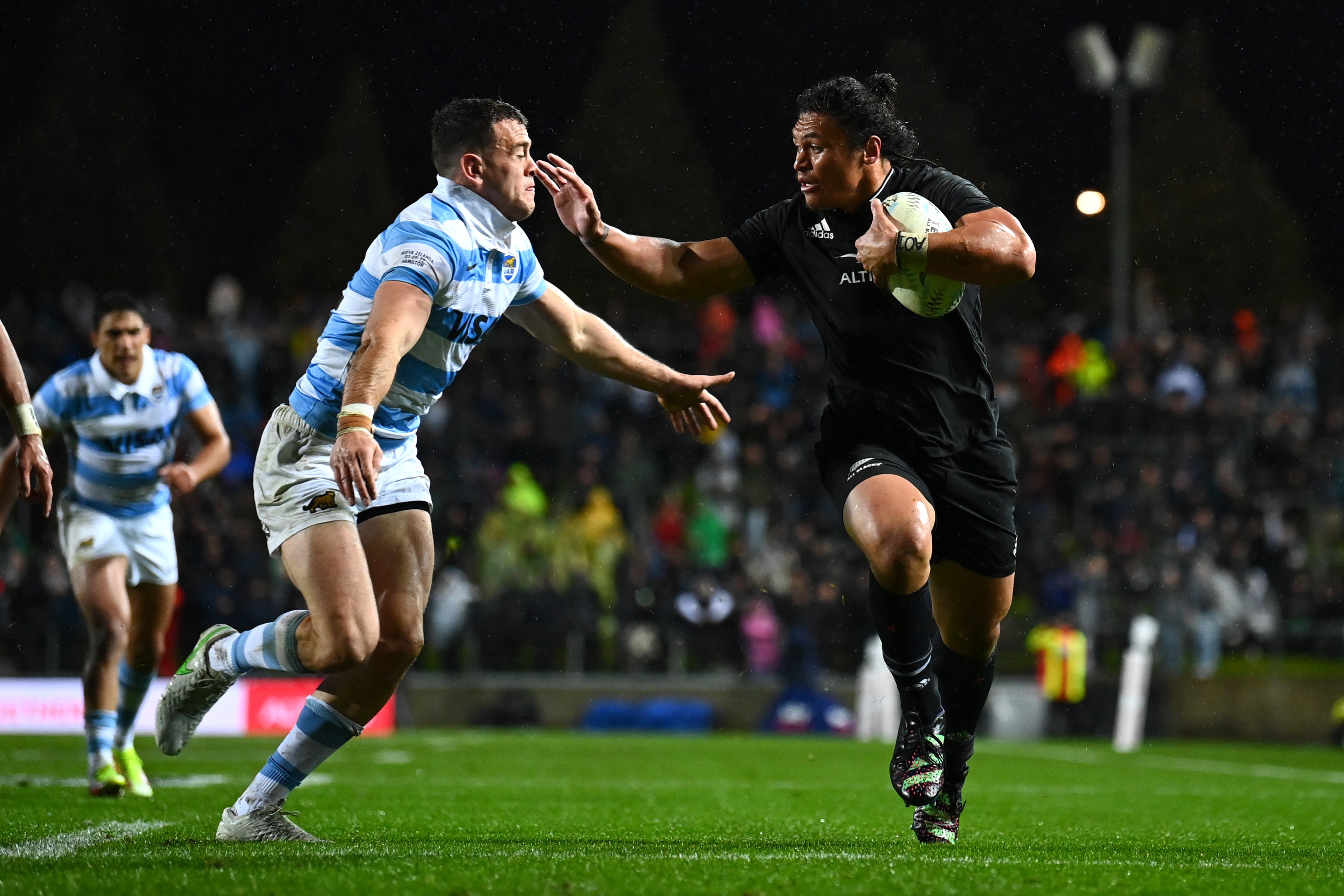 Caleb Clarke en route to scoring New Zealand’s first try