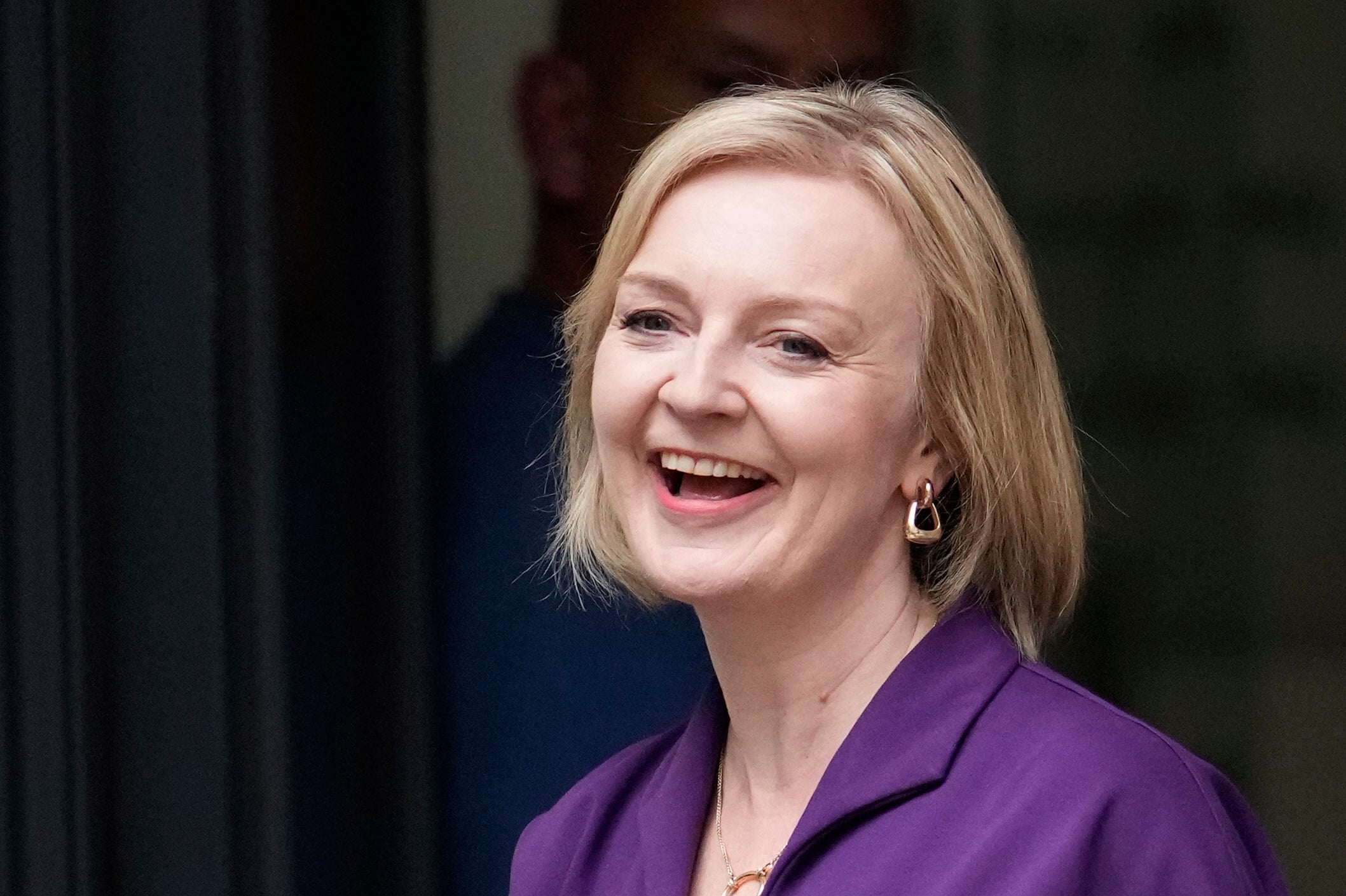 Liz Truss prepares to enter the lion’s den of No 10, besieged on all sides 