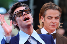 Pay attention, Harry Styles: Chris Pine’s poker face is a masterclass in acting