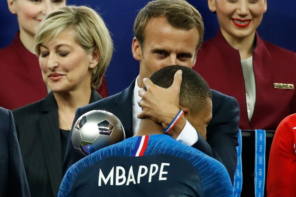 French president Emmanuel Macron presented Kylian Mbappe with the World Cup in 2018