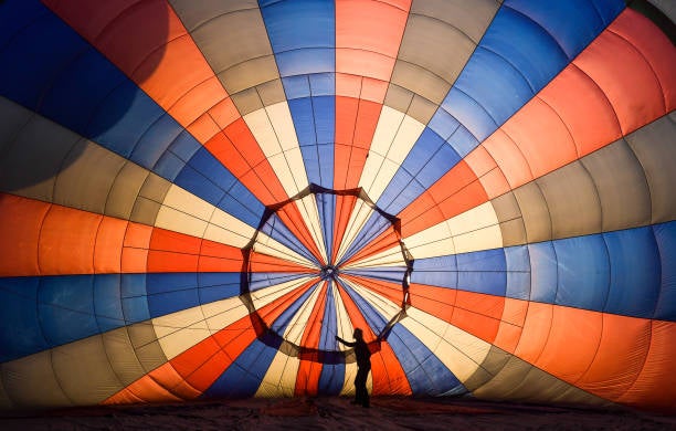 Man in China drifts for 320km after hydrogen balloon is untethers