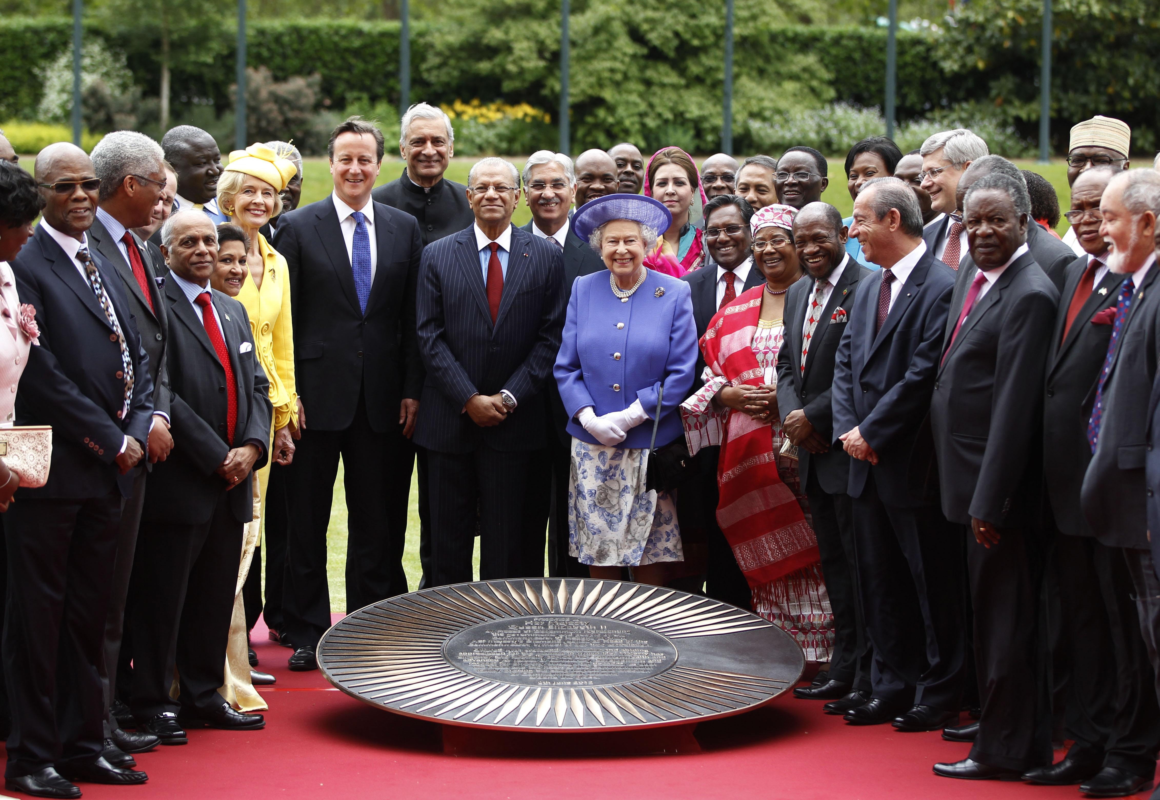 The Queen with Commonwealth nations’ heads of government and representatives following a lunch in central London in 2012 (Lefteris Pitarakis/PA)