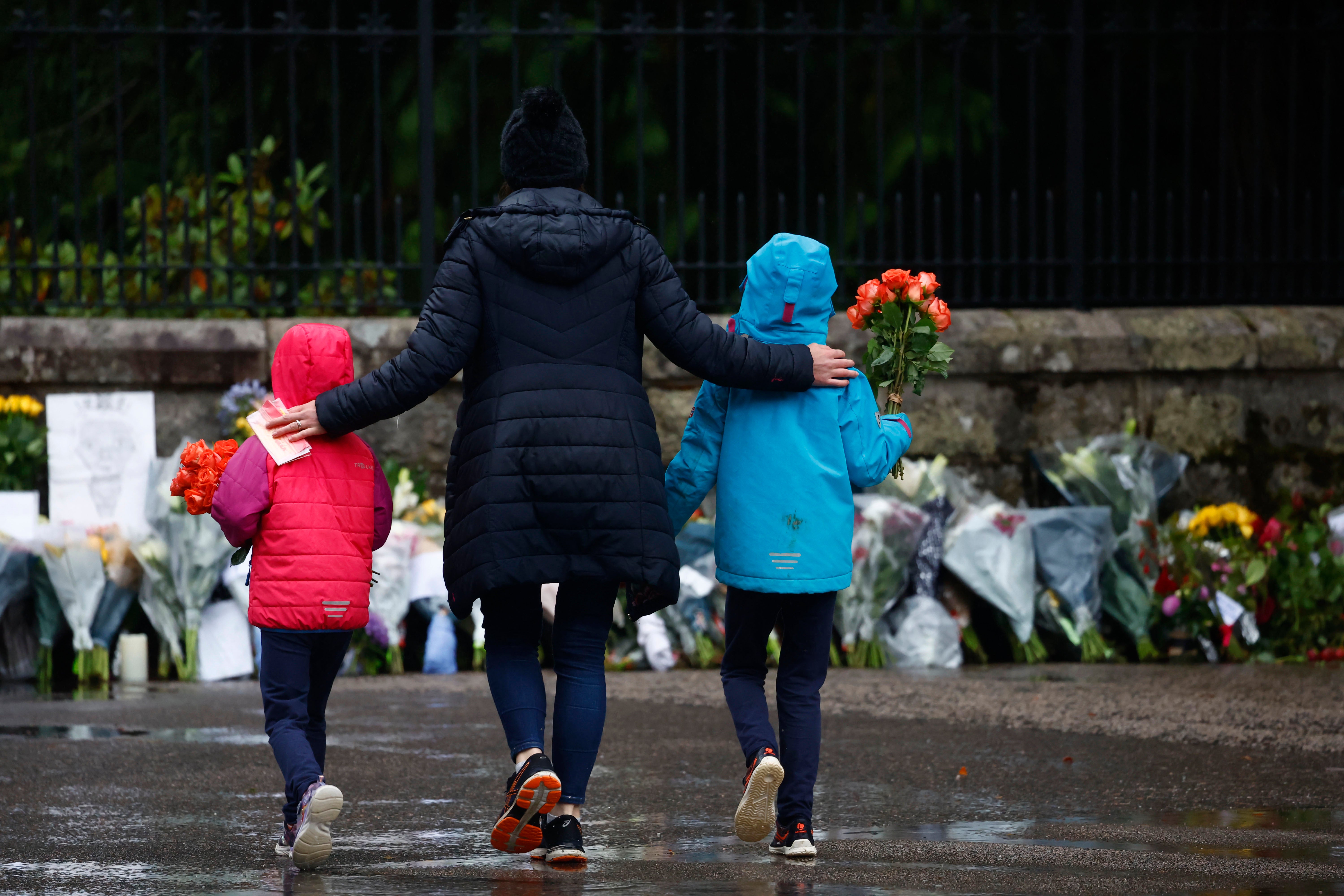 ‘Your job here is done’: Tributes to Queen Elizabeth at Balmoral as national mourning begins