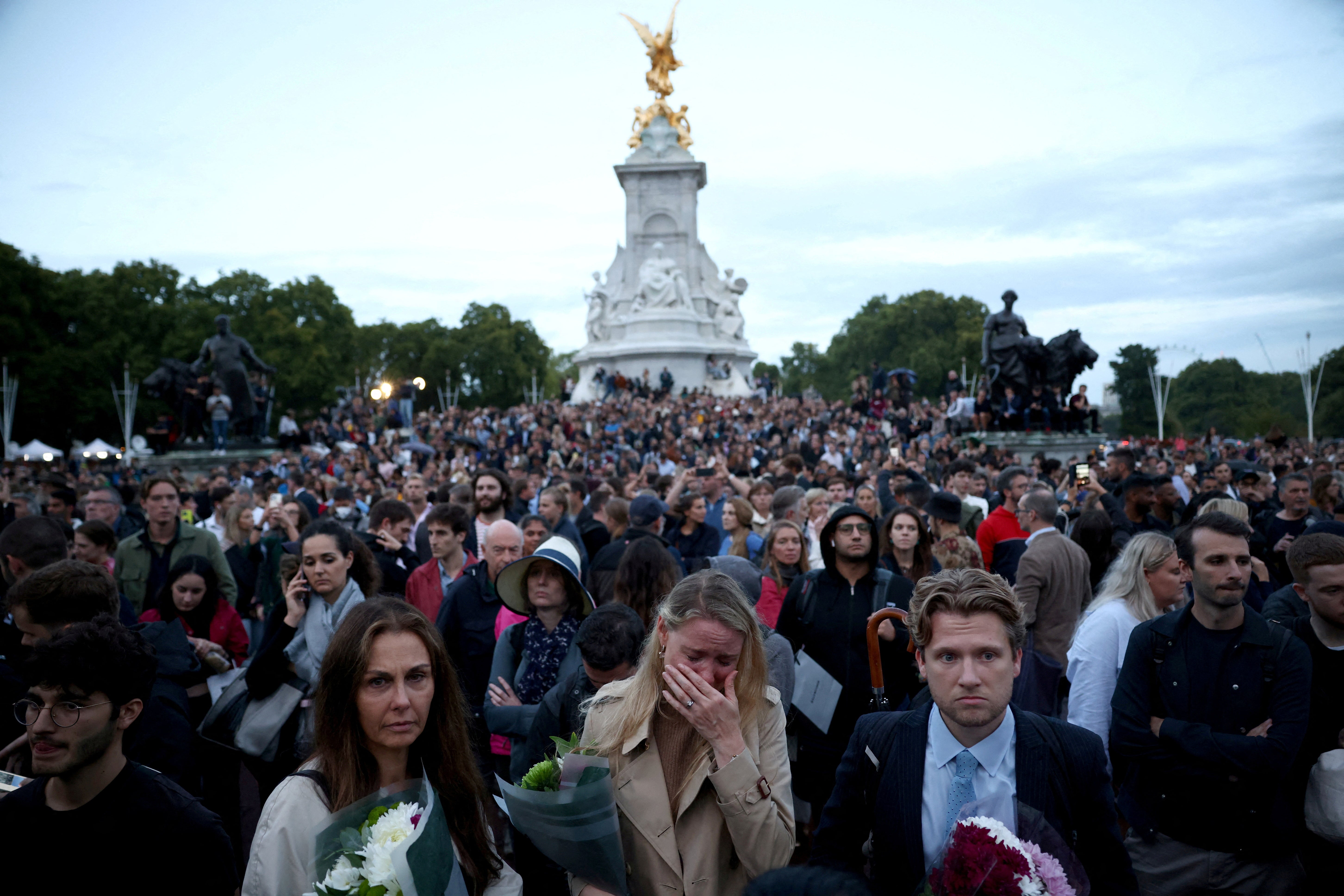 Mourners gather outside Buckingham Palace