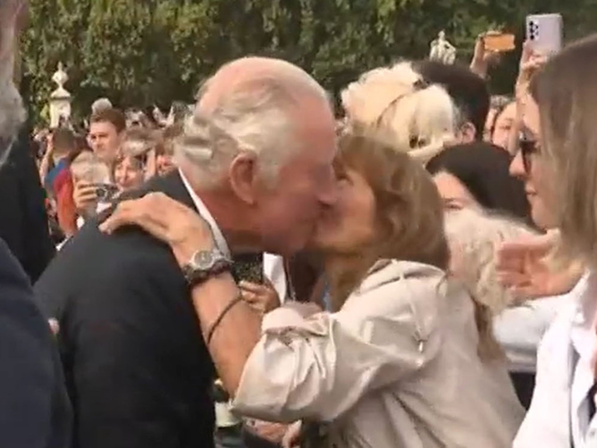 A woman kissed the King on the cheek