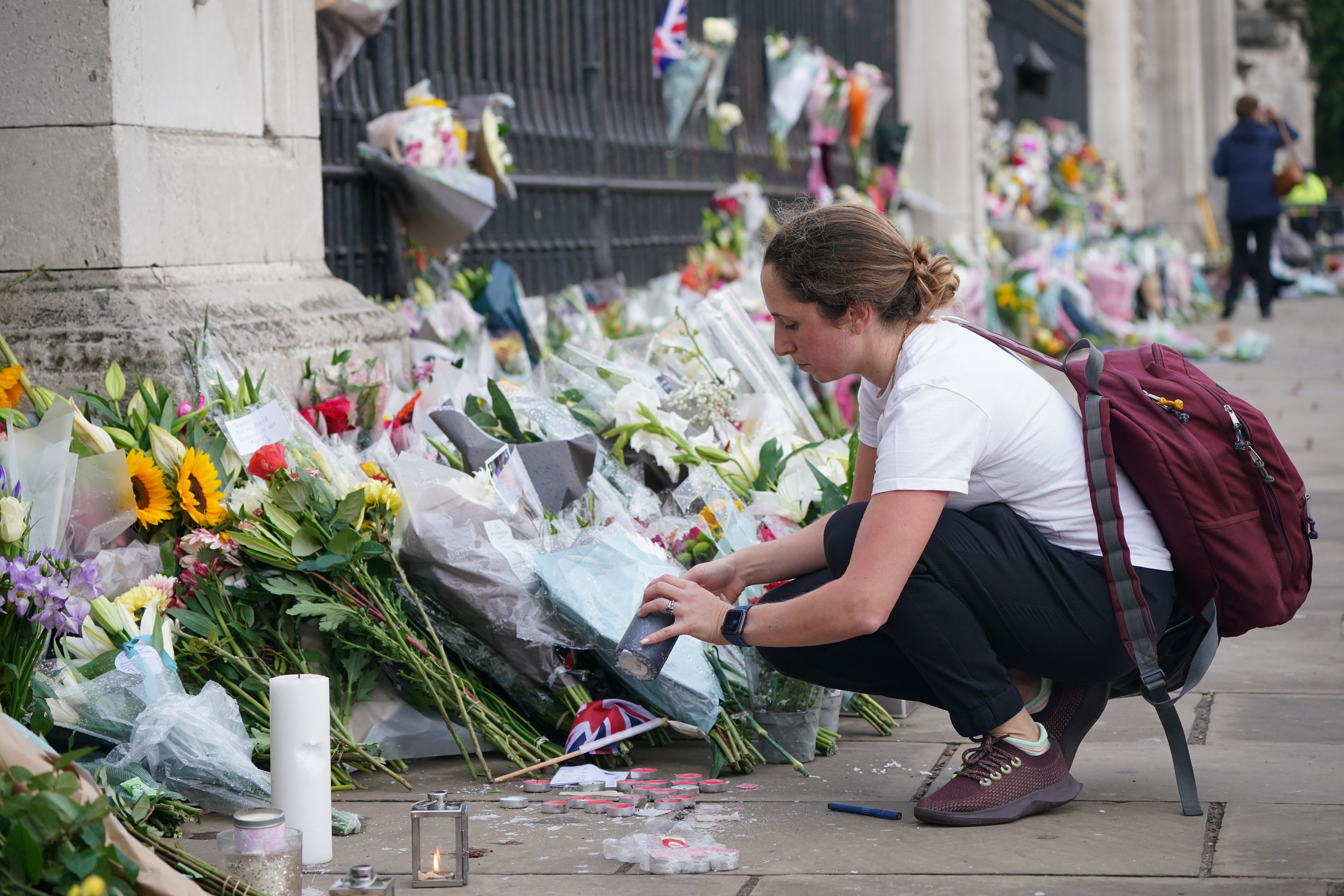 Well-wishers should see mainly sunshine this weekend (Dominic Lipinski/PA)