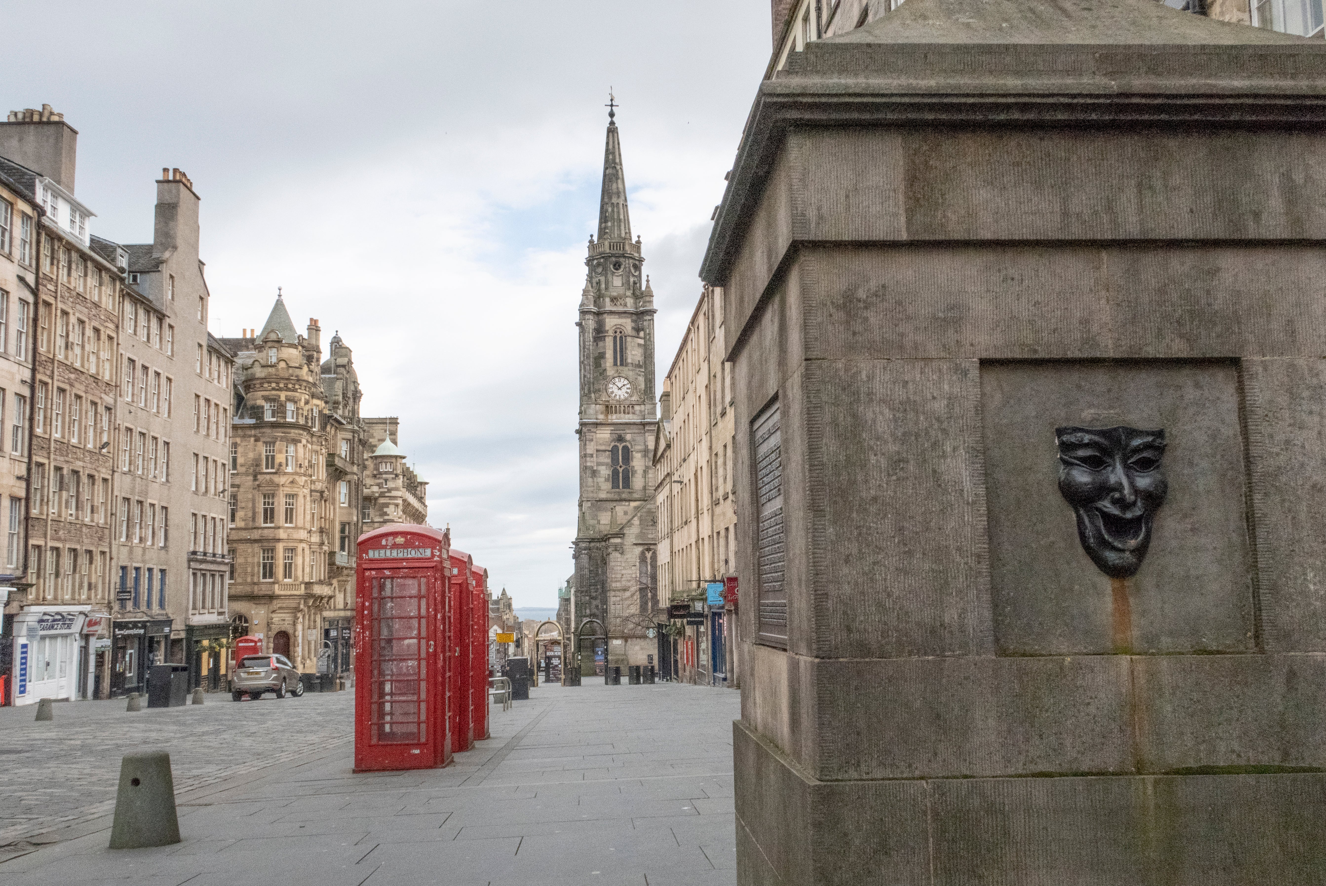 Huge crowds are expected to greet the Queen’s cortege in Edinburgh on Sunday (Jane Barlow/PA)