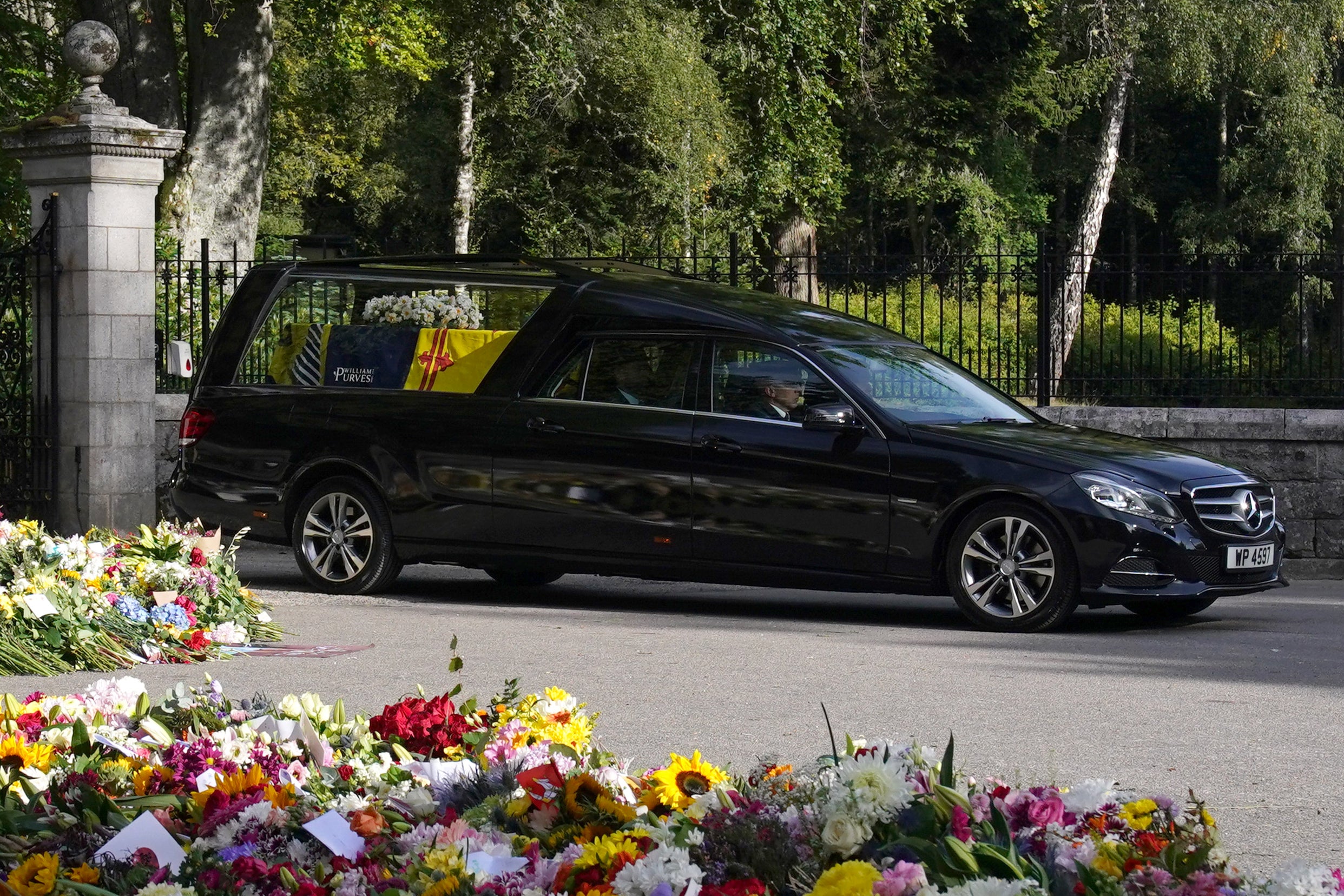 Thousands line streets as Queen’s coffin embarks on trip to final resting place