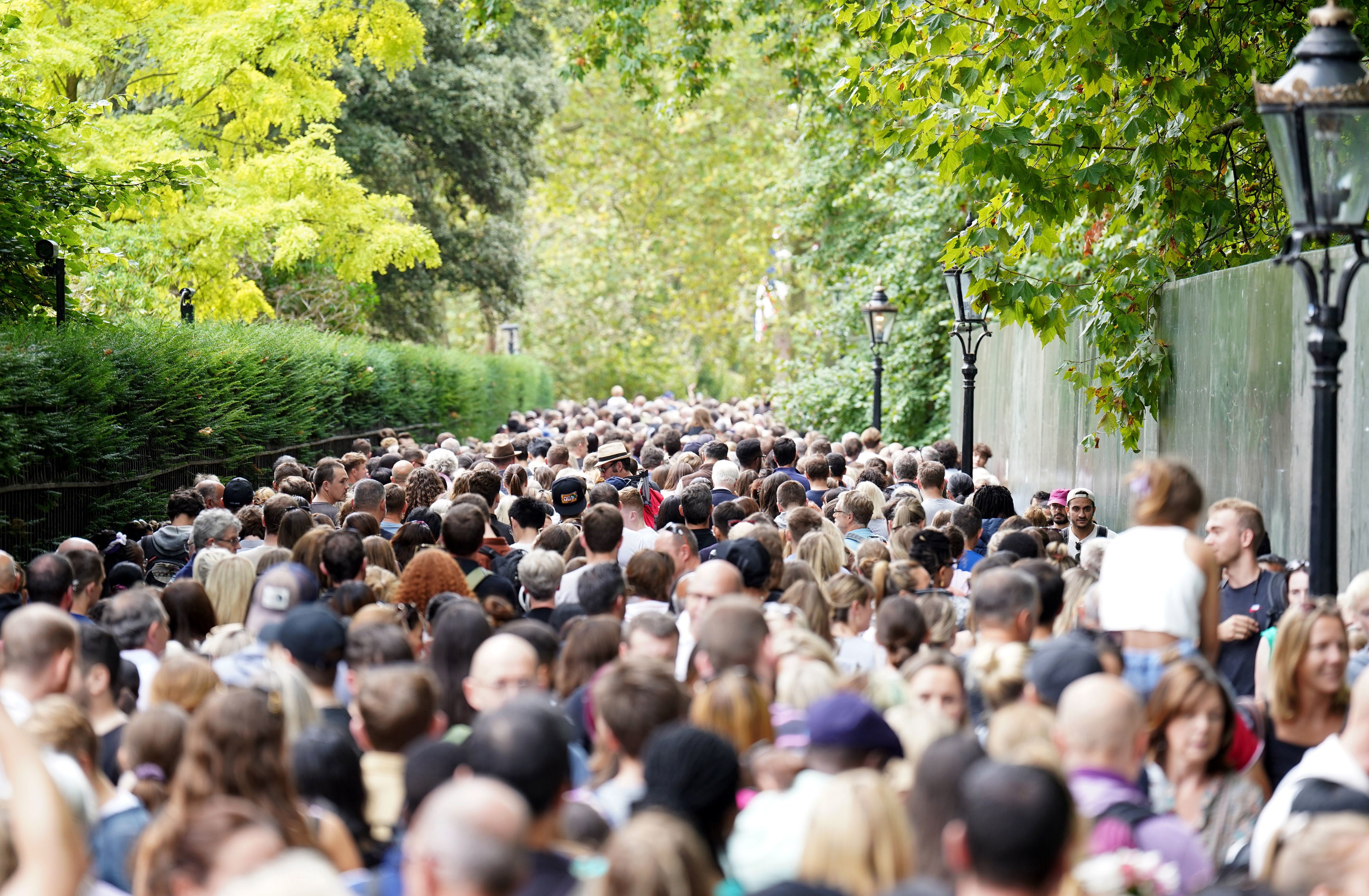 Queues to get to Buckingham Palace