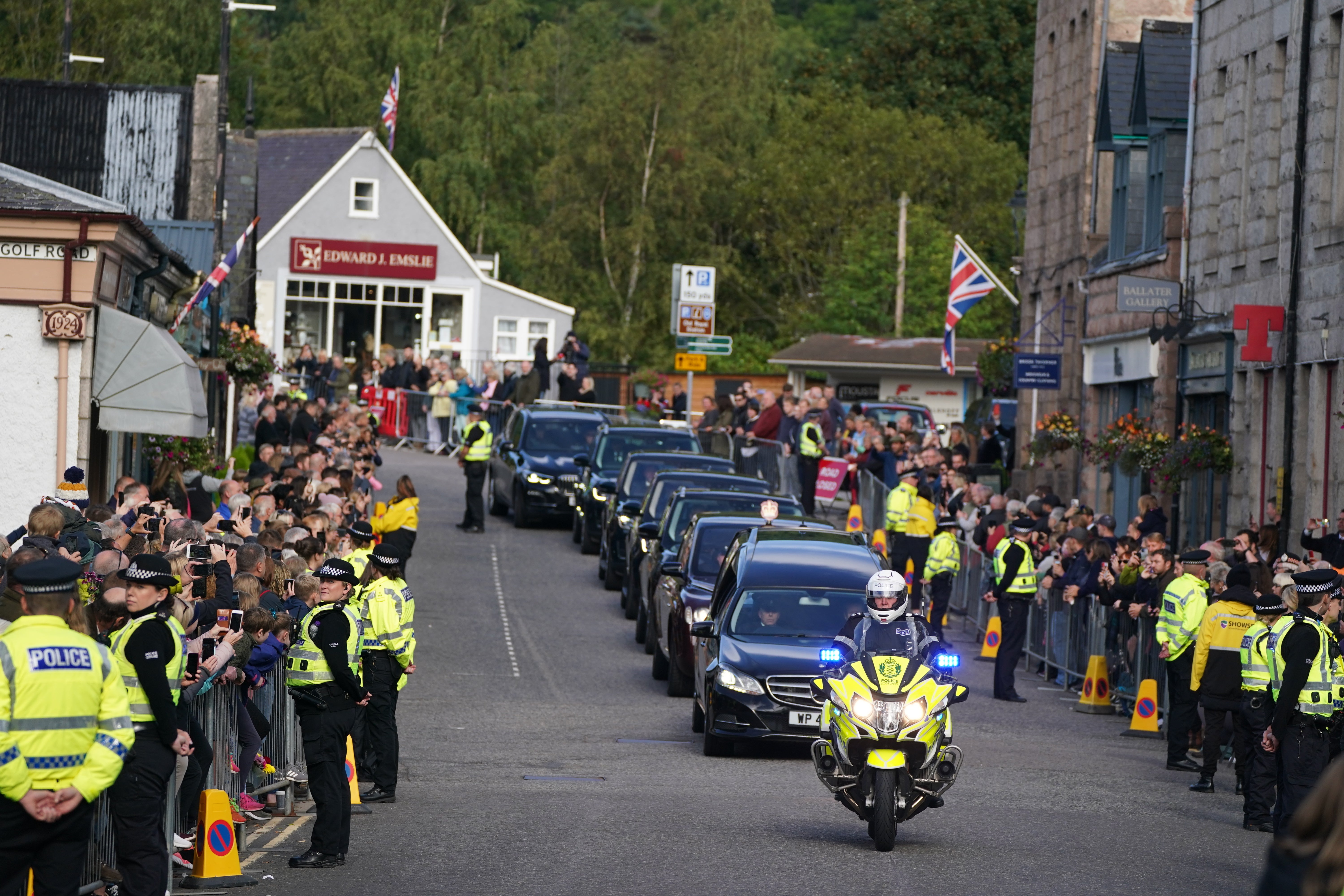 The procession passing through Ballater