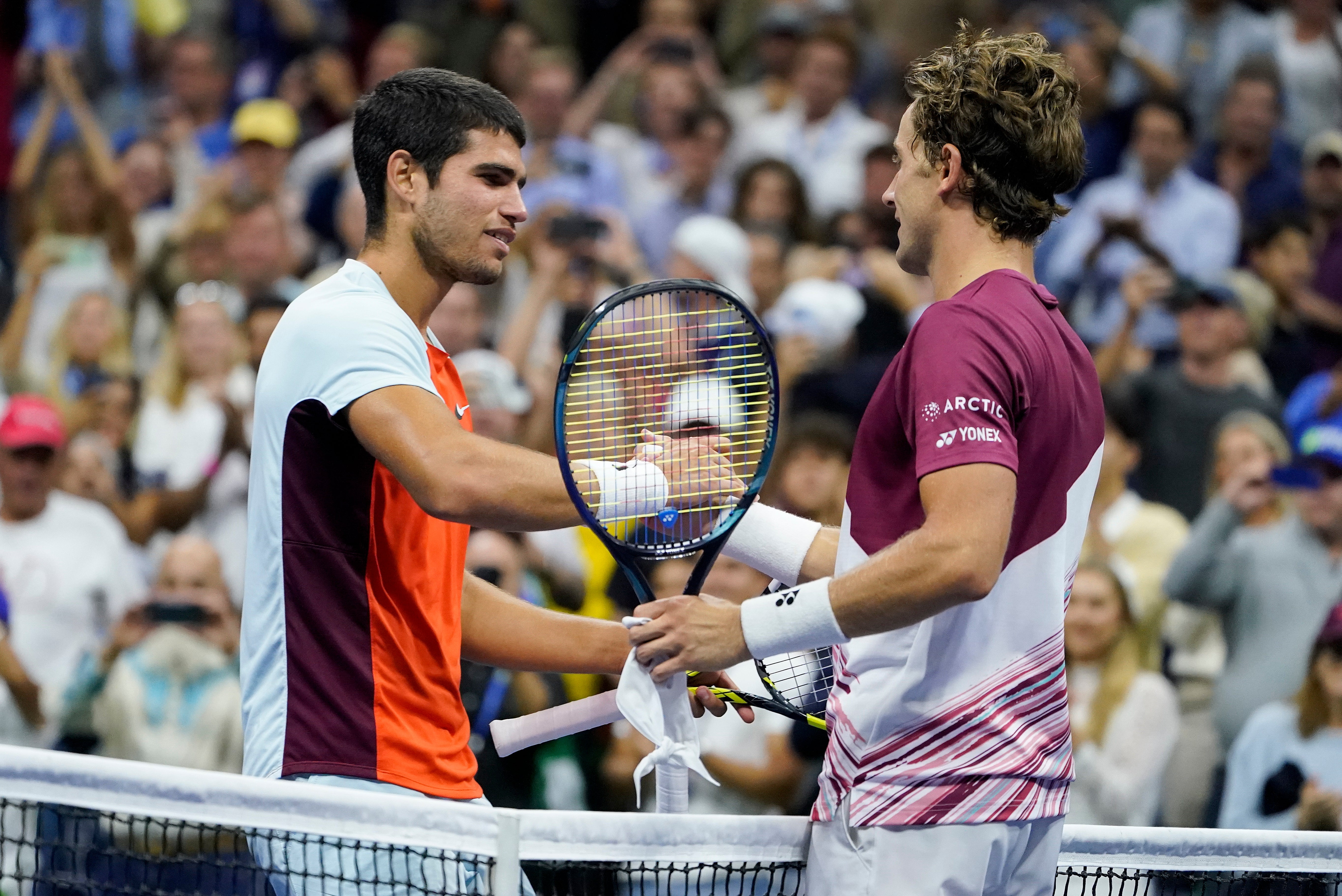 Casper Ruud, right, congratulates Carlos Alcaraz at the net