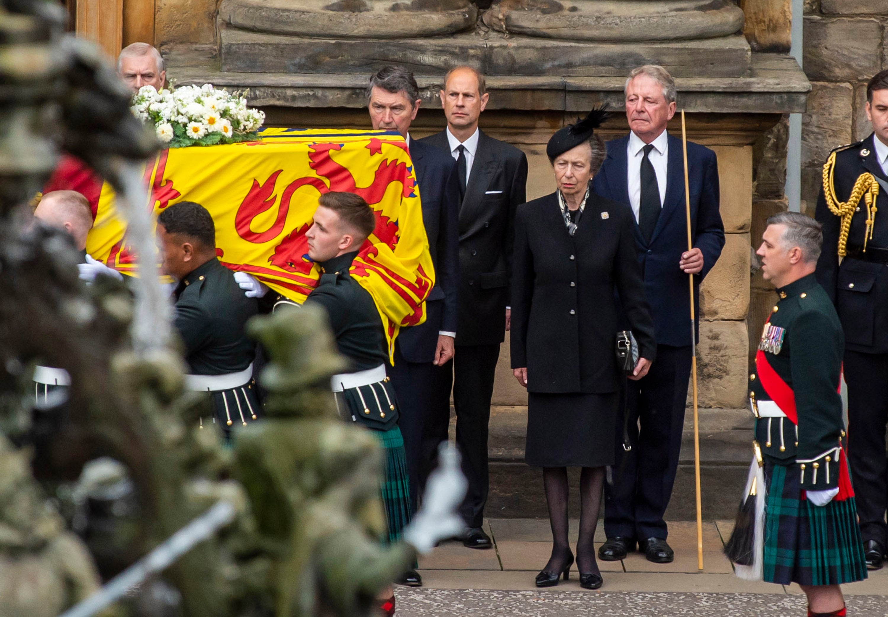 Queen death - latest: Mourners warned of overnight queues to view monarch’s coffin