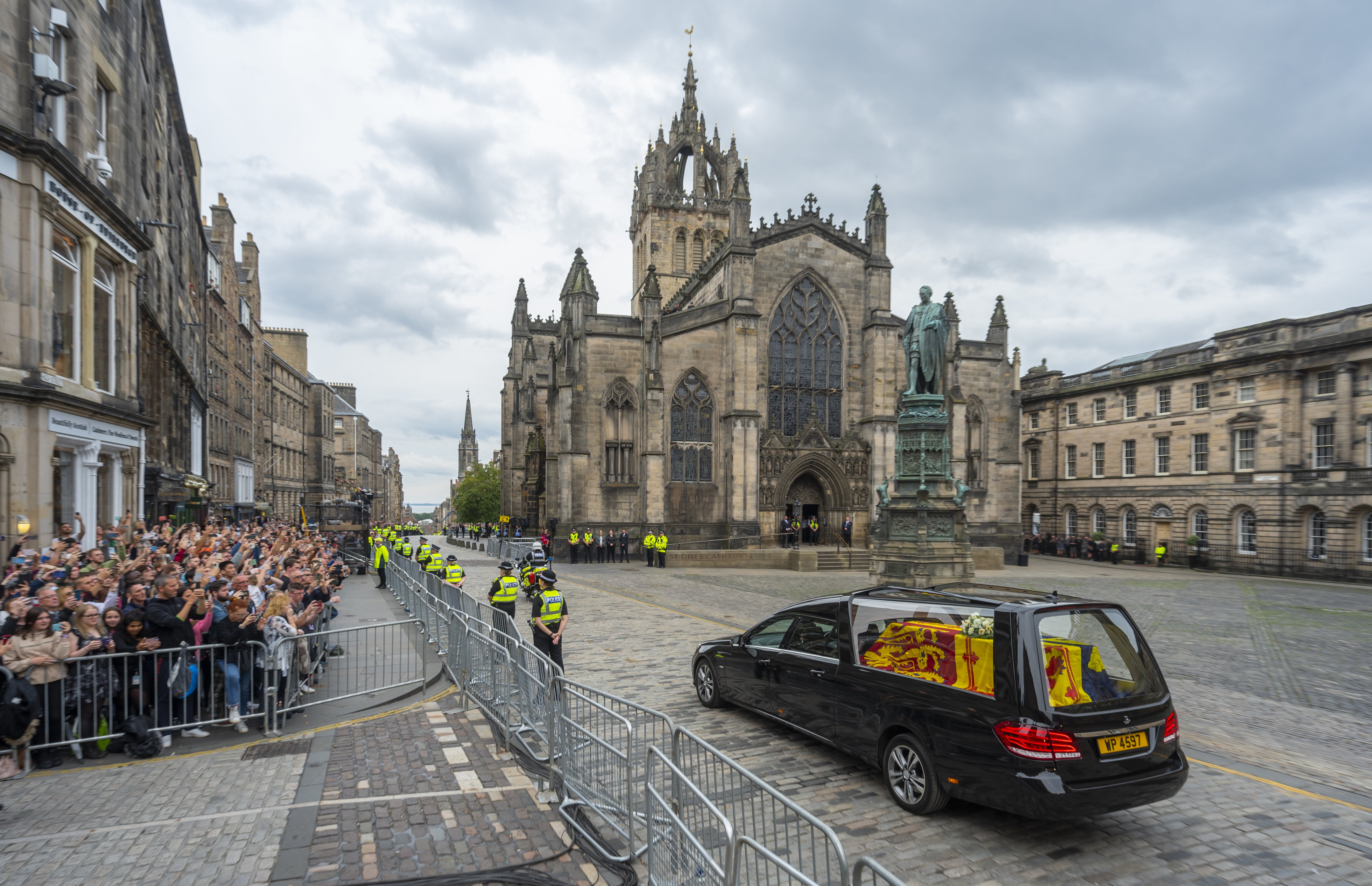 The hearse carrying the coffin of the Queen passes St Giles Cathedral (Phil Wilkinson/The Scotsman/PA)