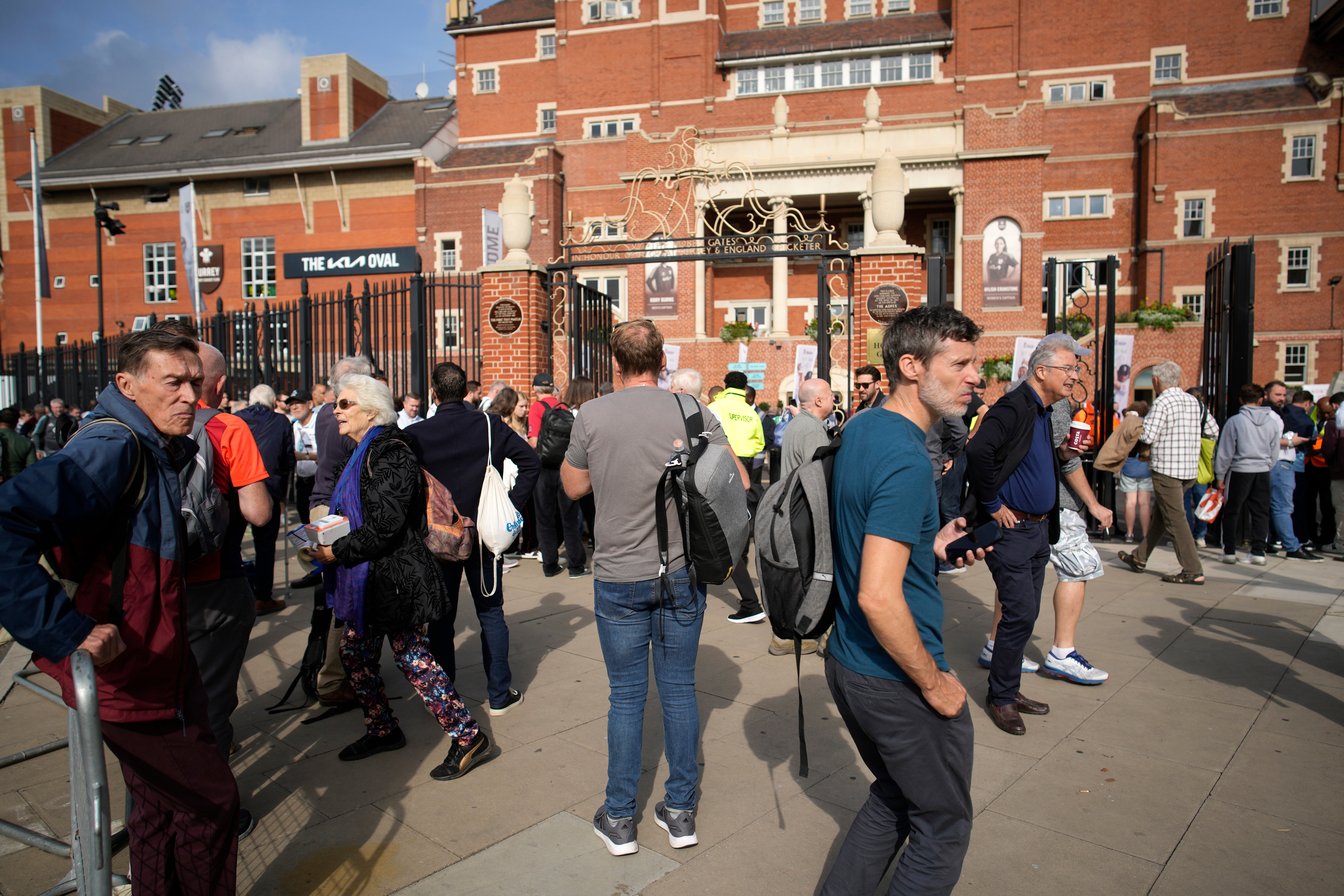 Britain Queen Carrying On