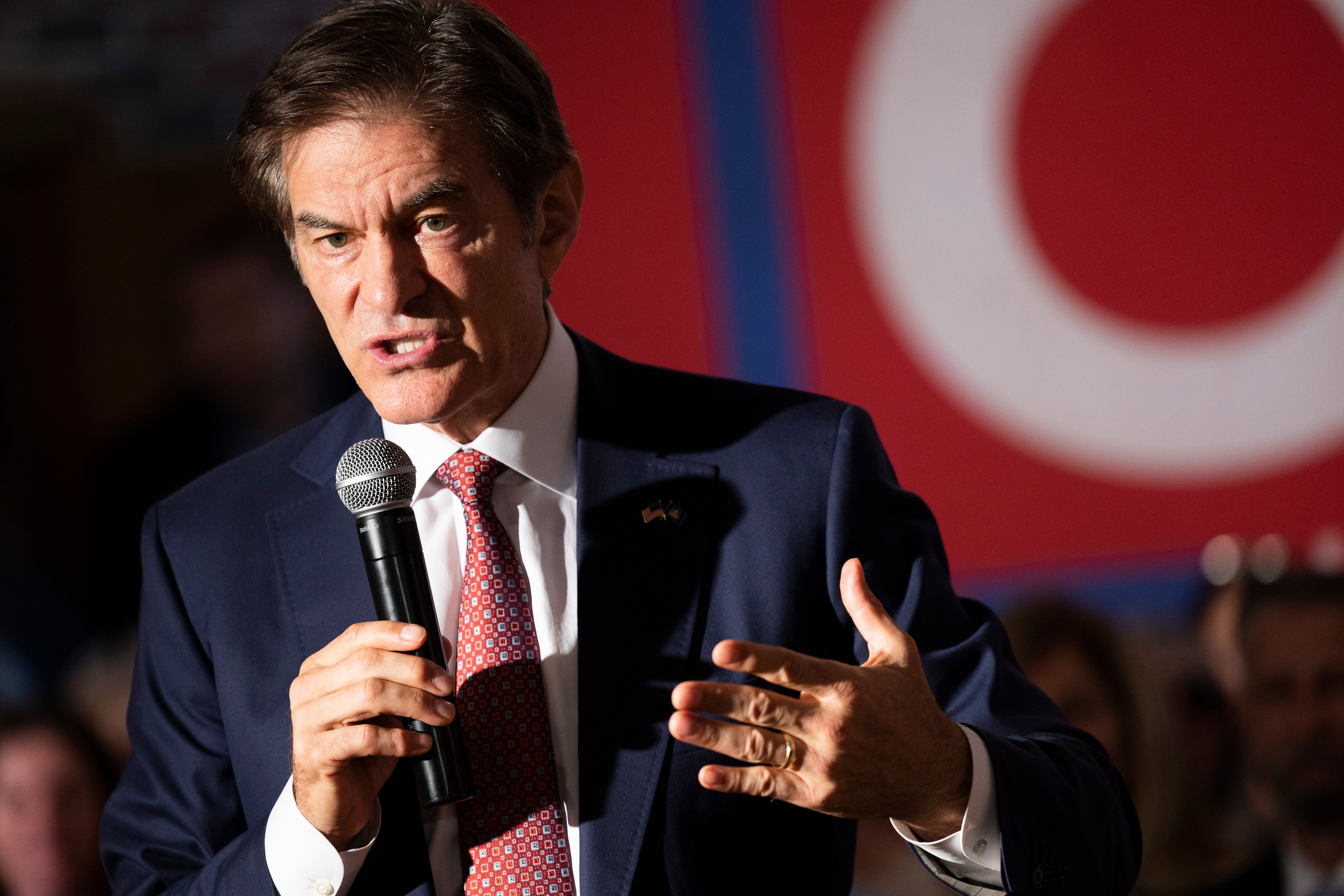 Dr Mehmet Oz, a Republican candidate for U.S. Senate in Pennsylvania, speaks in Springfield, Pennsylvania, on 8 September 2022