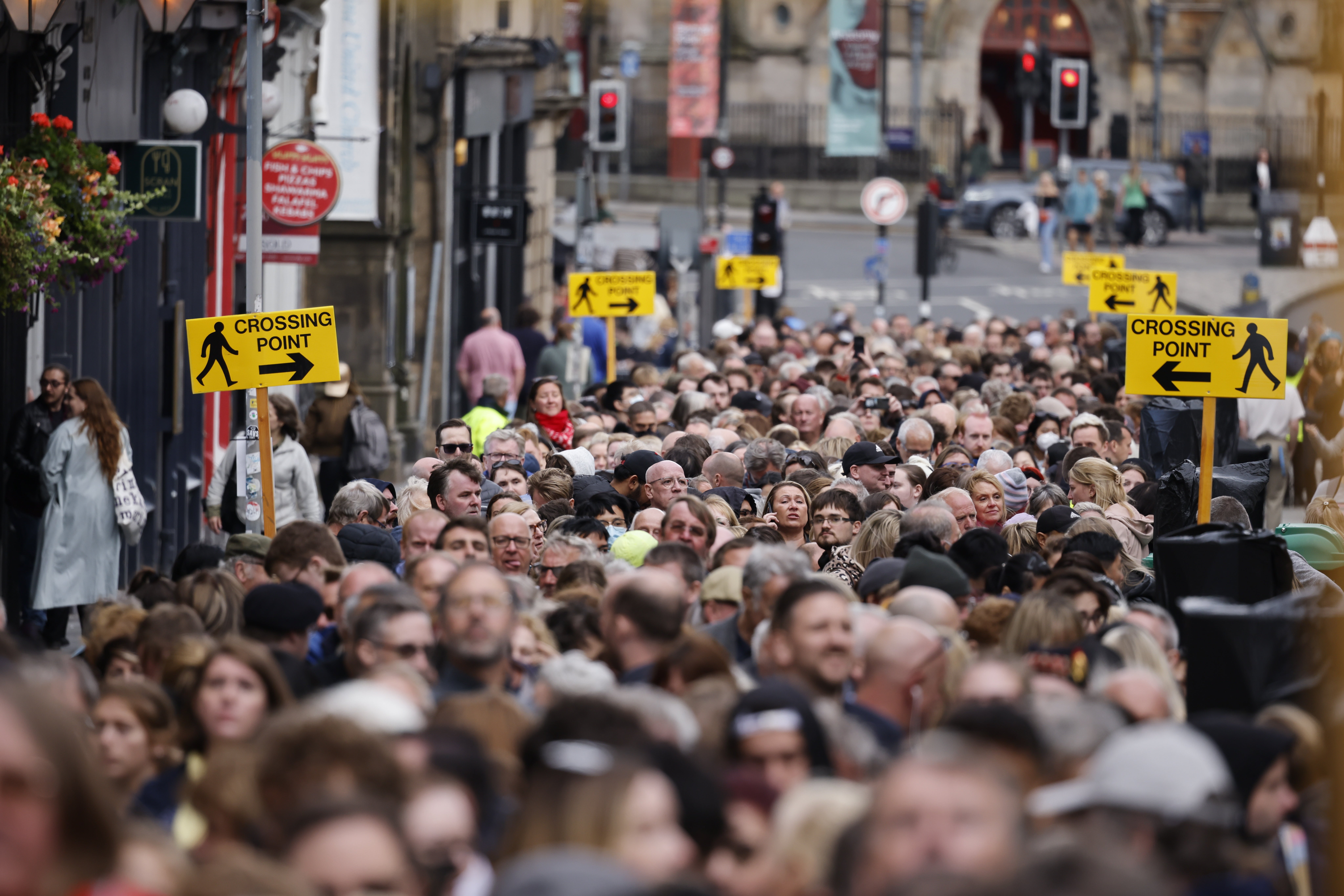 Queen funeral latest: Tens of thousands queue through night to see coffin in Edinburgh