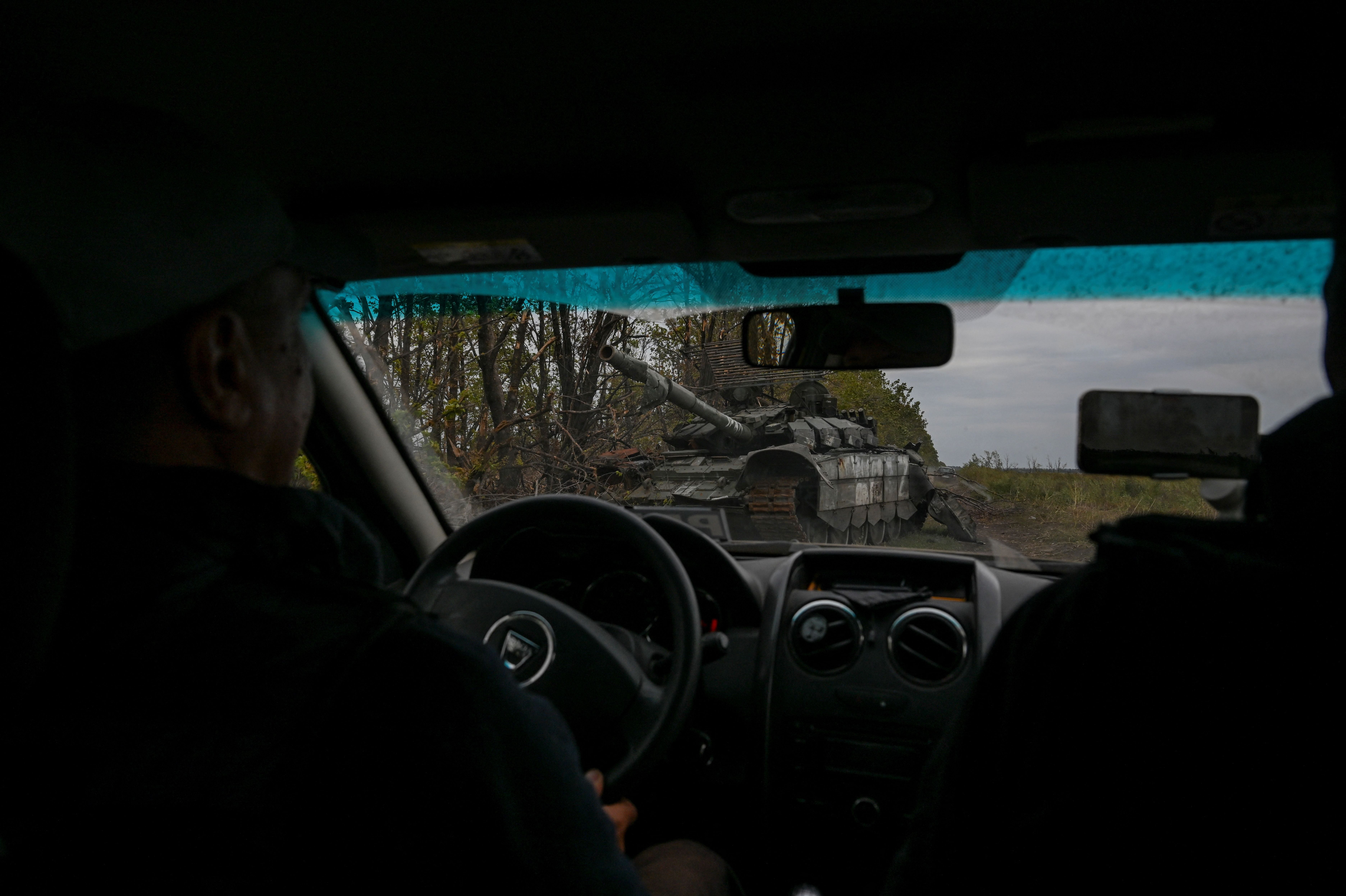 This photograph taken on 11 September 2022, shows an abandoned Russian tank in a village on the outskirts of Izyum, Kharkiv Region, eastern Ukraine, amid the Russian invasion of Ukraine