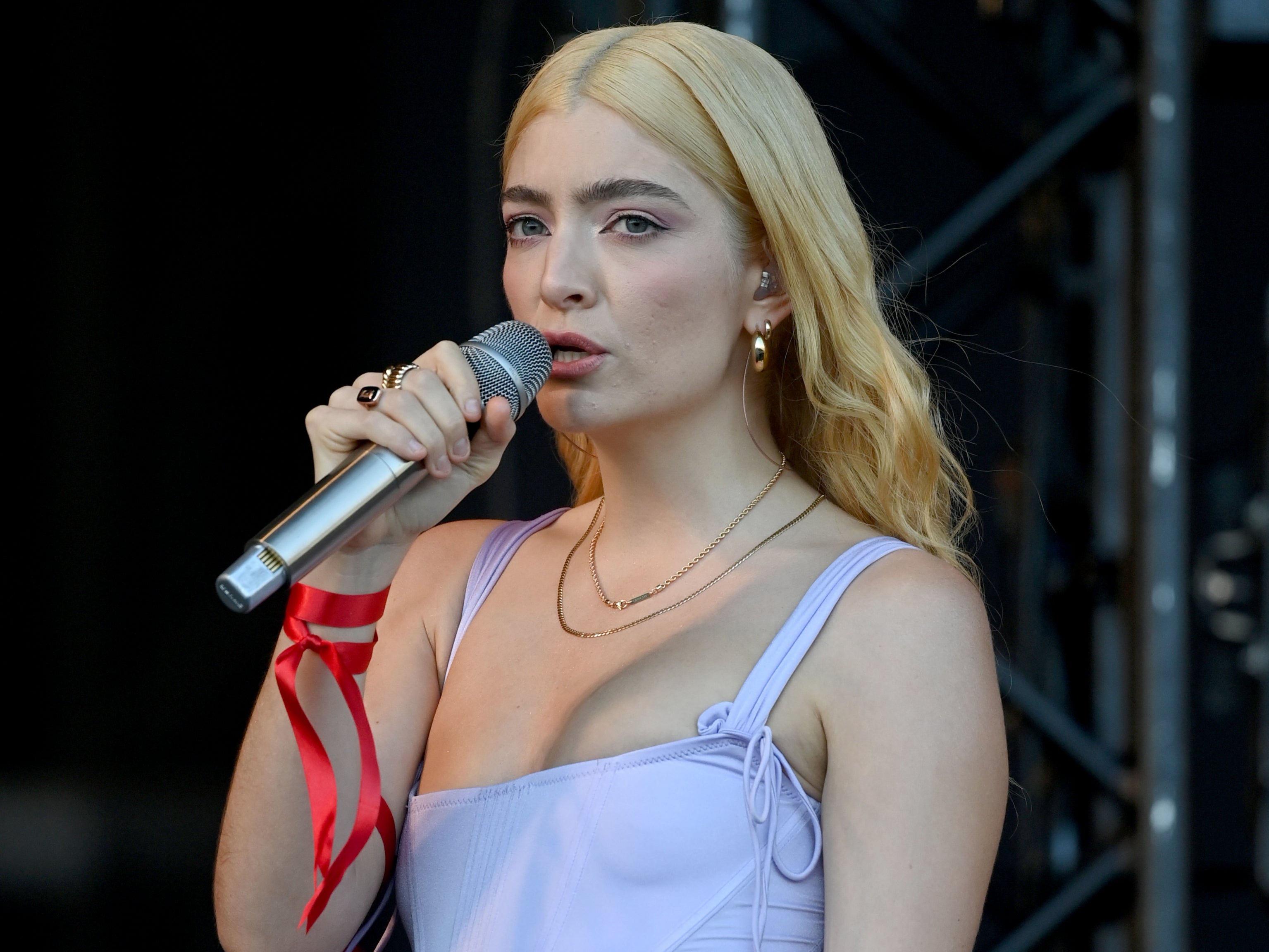 Lorde perfroms at Glastonbury 2022