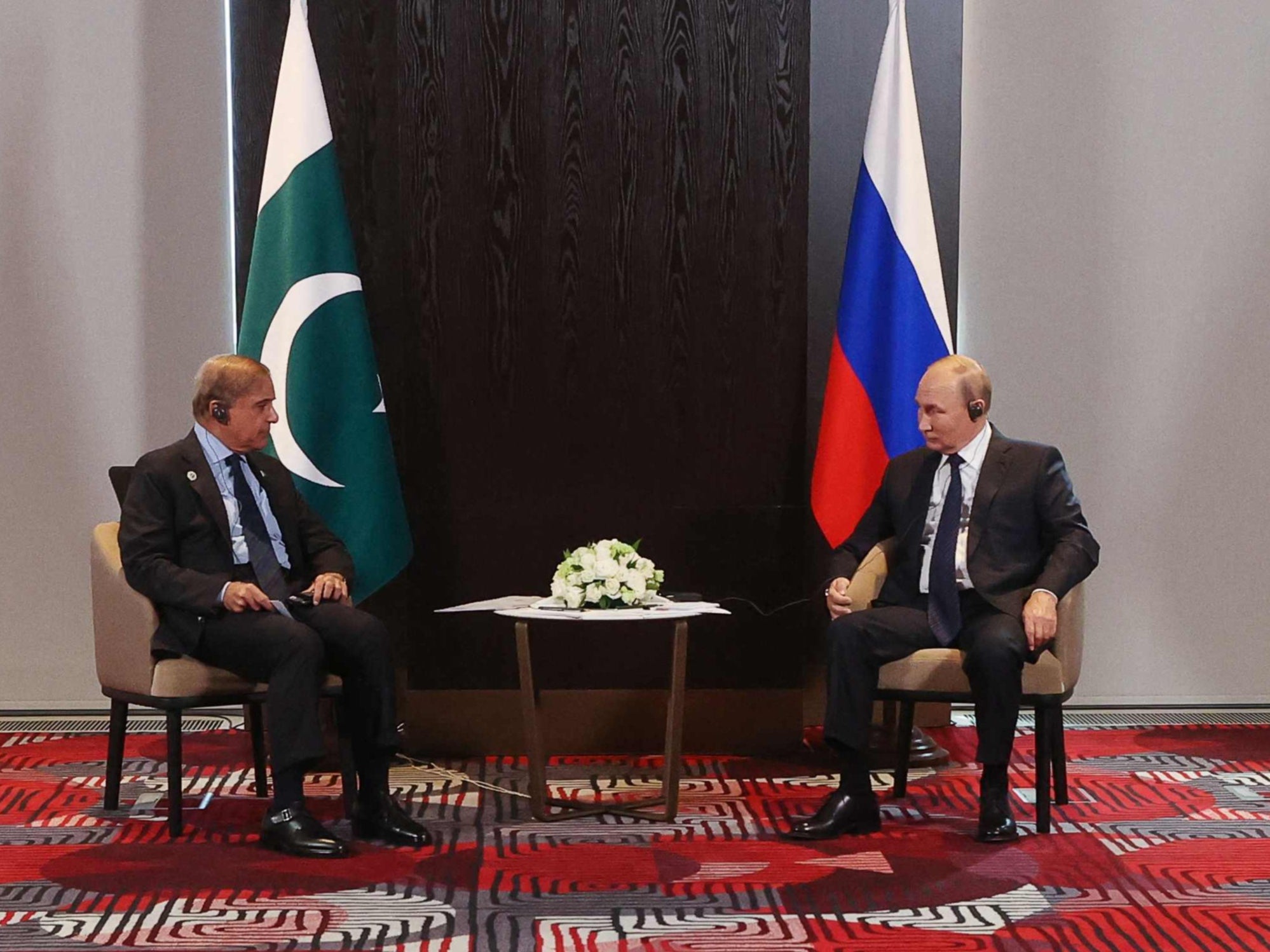 <p>Russian President Vladimir Putin meets with Prime Minister of Pakistan Shehbaz Sharif </p>
