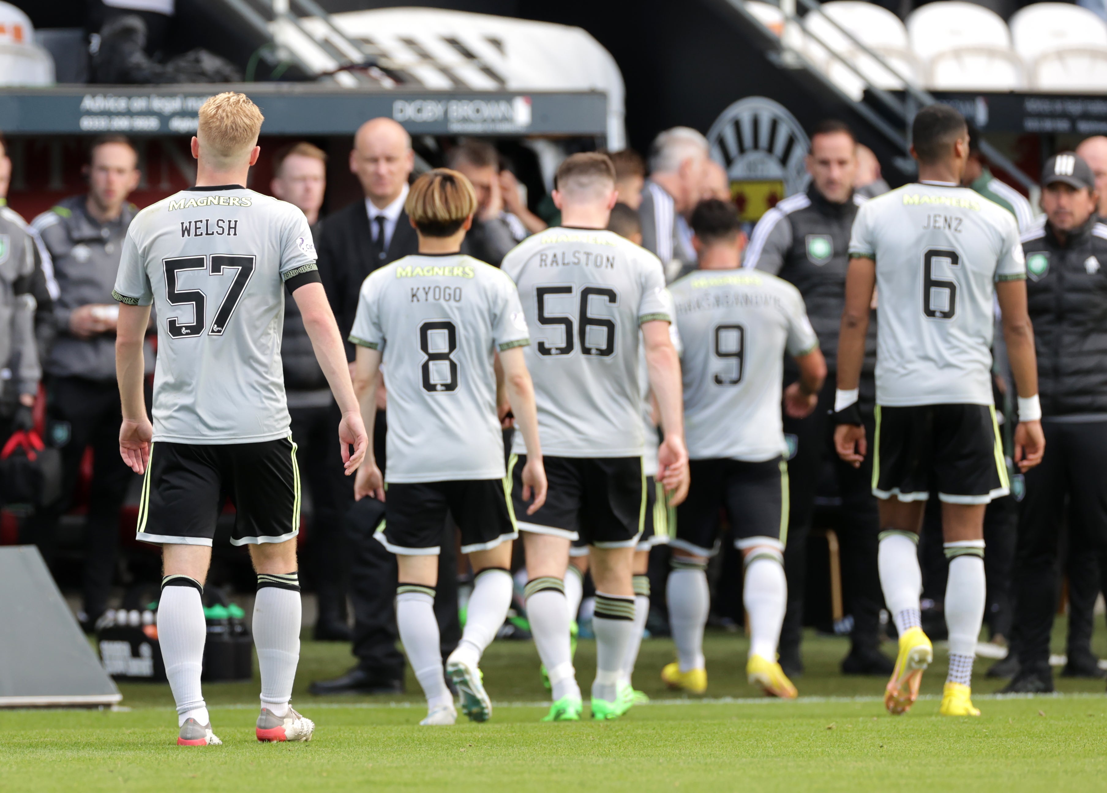 Celtic players leave the pitch dejected (Steve Welsh/PA)