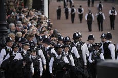 2,300 police to line the route of Queen’s journey to Windsor Castle