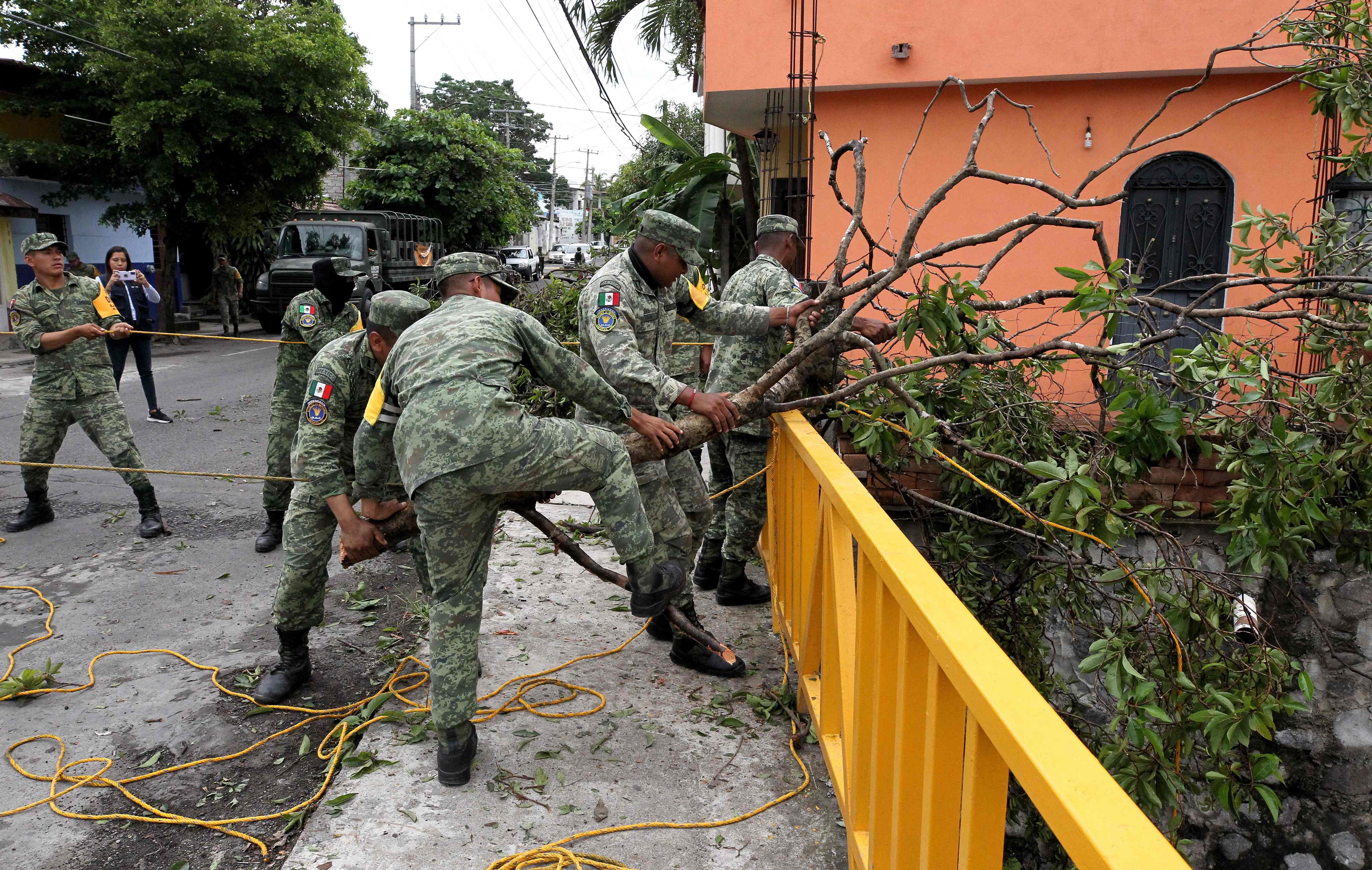 Soldiers and members of civil defence work to unblock access to three houses that collapsed after yesterday's earthquake in Colima, state of Colima, Mexico, on September 20, 2022