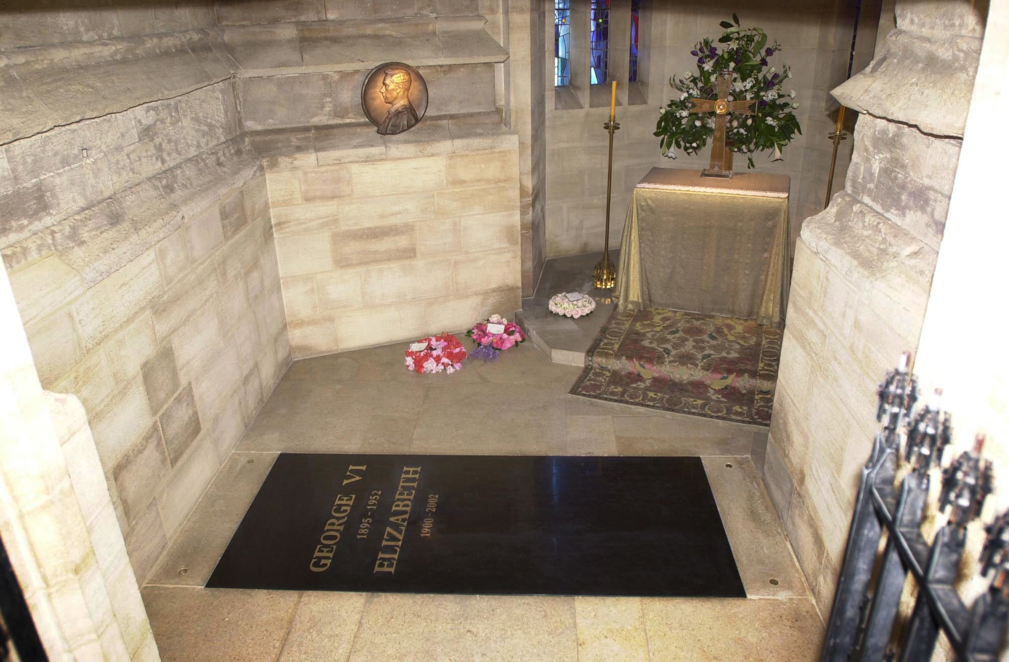 The old stone at George VI Memorial Chapelbearing the names of the Queen’s father and mother