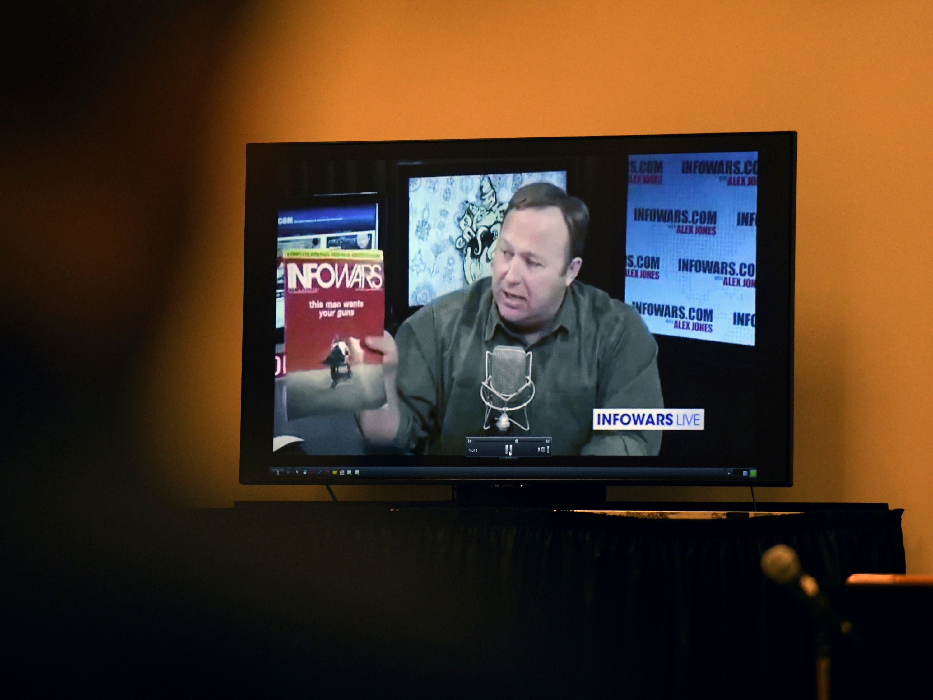 Alex Jones in an Infowars episode where he spreads lies about Sandy Hook