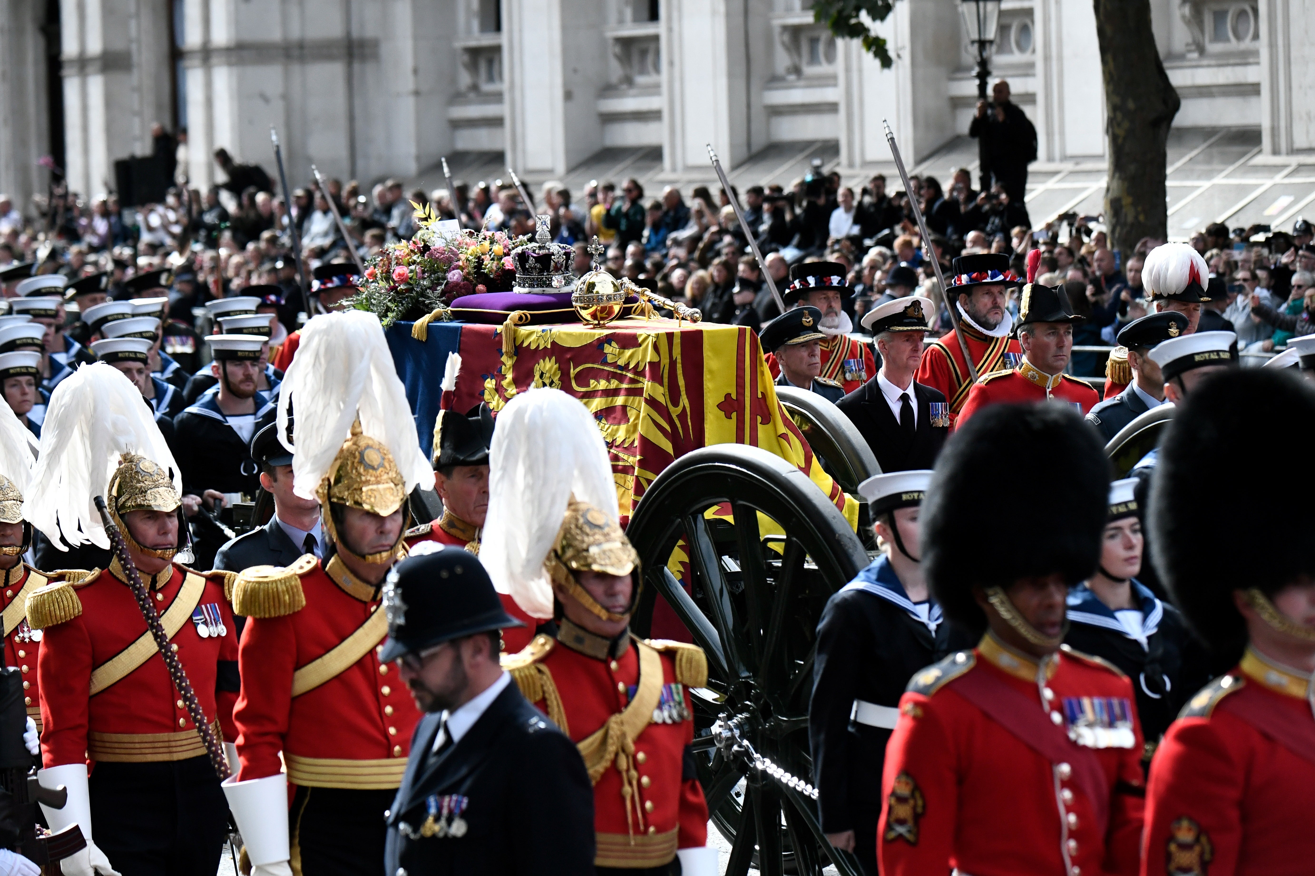 A policeman bows his head as The State Gun Carriage carries the coffin of Queen Elizabeth II