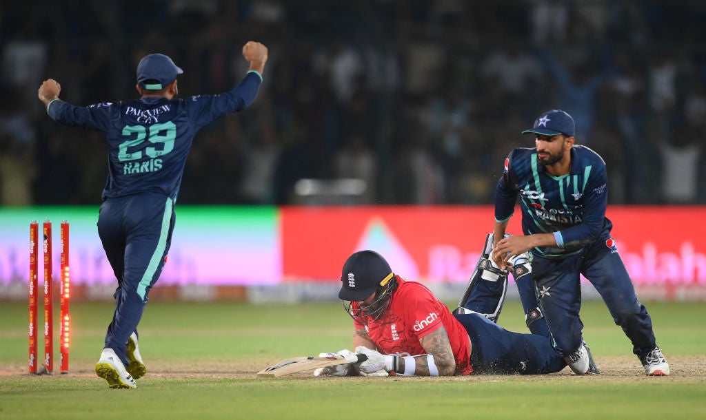 Reece Topley is run out by Shan Masood