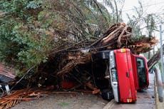 Alaska landslide damages 3 homes, 'squishes' pickup