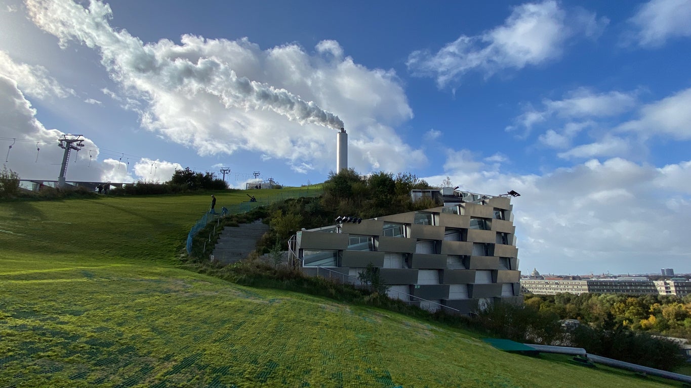 The Copenhill ‘ski slope’ sits on top of a waste-to-energy plant