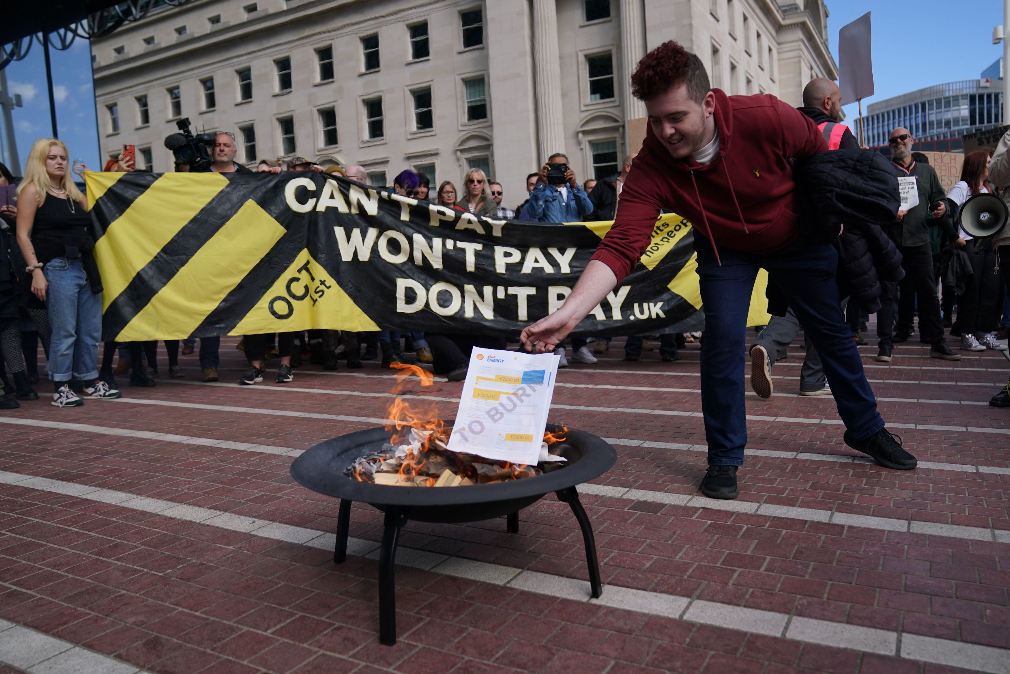 Don’t Pay activists set fire to energy bills