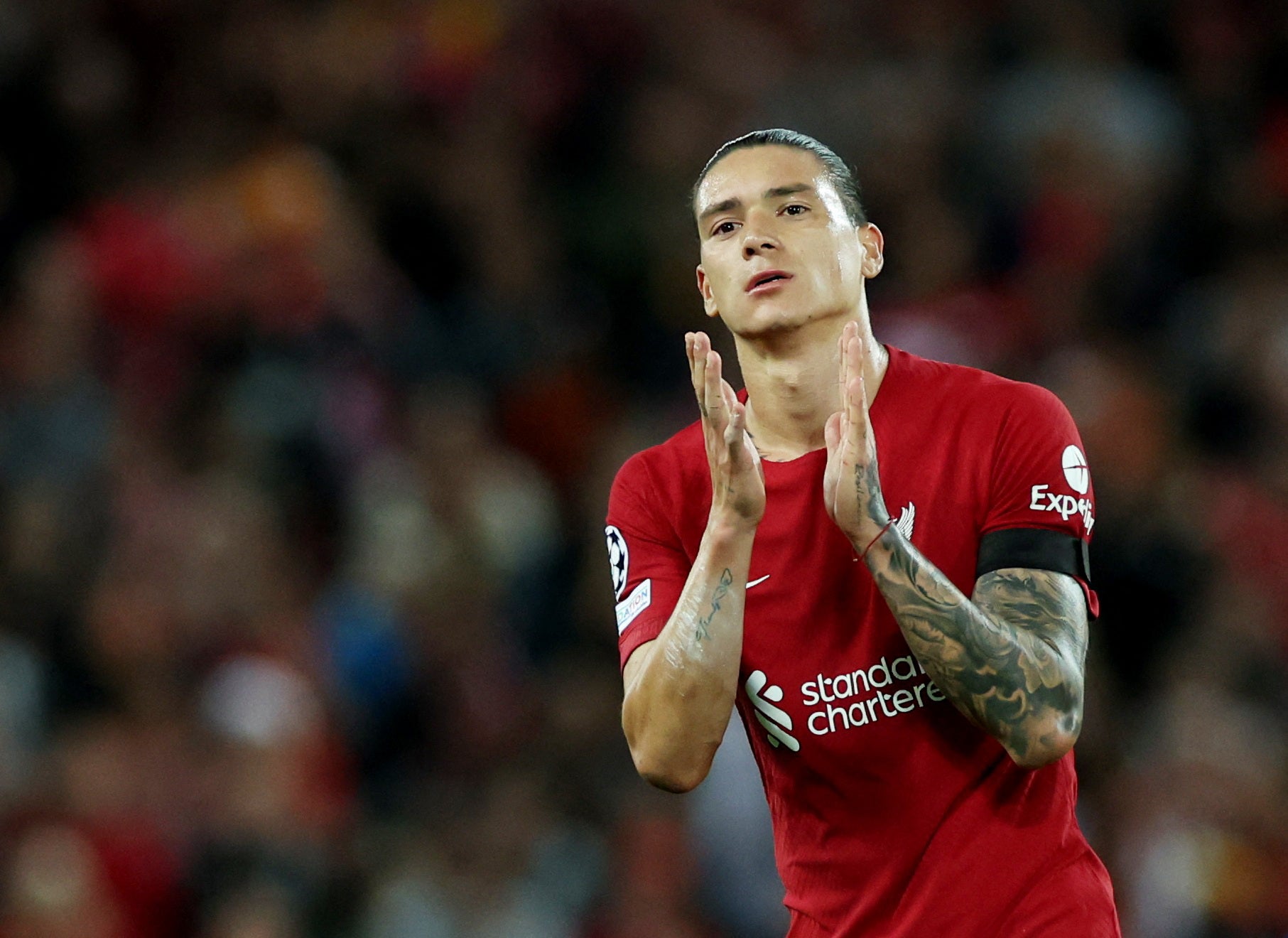 Nunez applauds the Liverpool fans