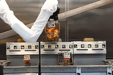 Robot chefs find work in fast food chains hit by labour shortages