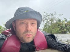 Son films himself swimming to save elderly mother from Hurricane Ian floods