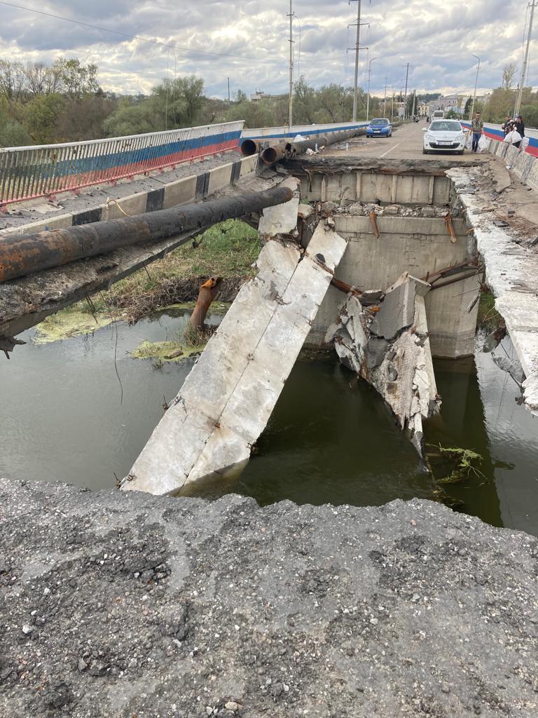 What’s left of the bridge over the Oskil river