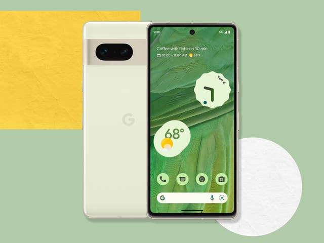 <p>The handset features a new Google Tensor G2 processor  </p>