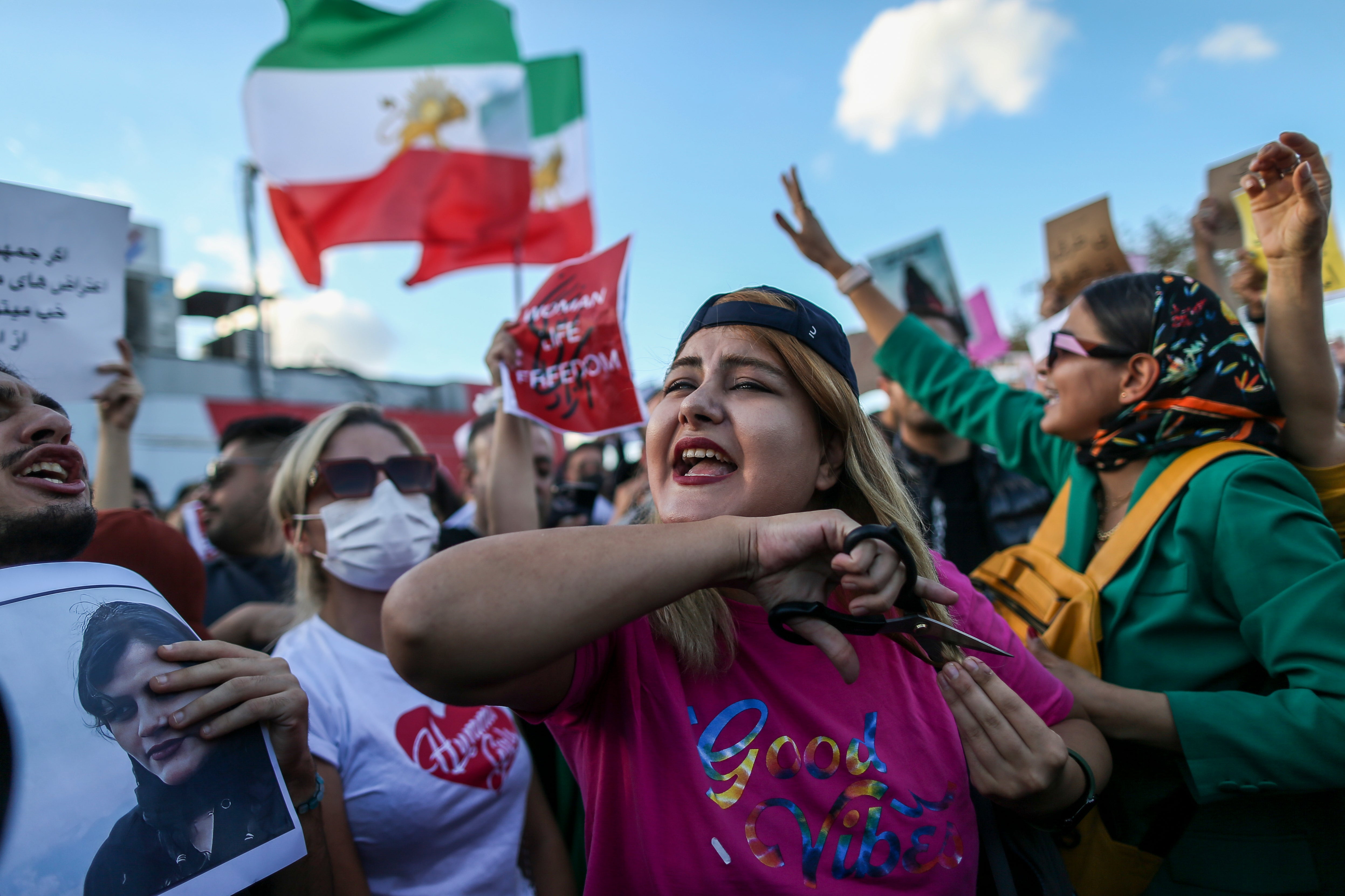 A woman cuts her hair during a protest against the death of Iranian Mahsa Amini, in Istanbul