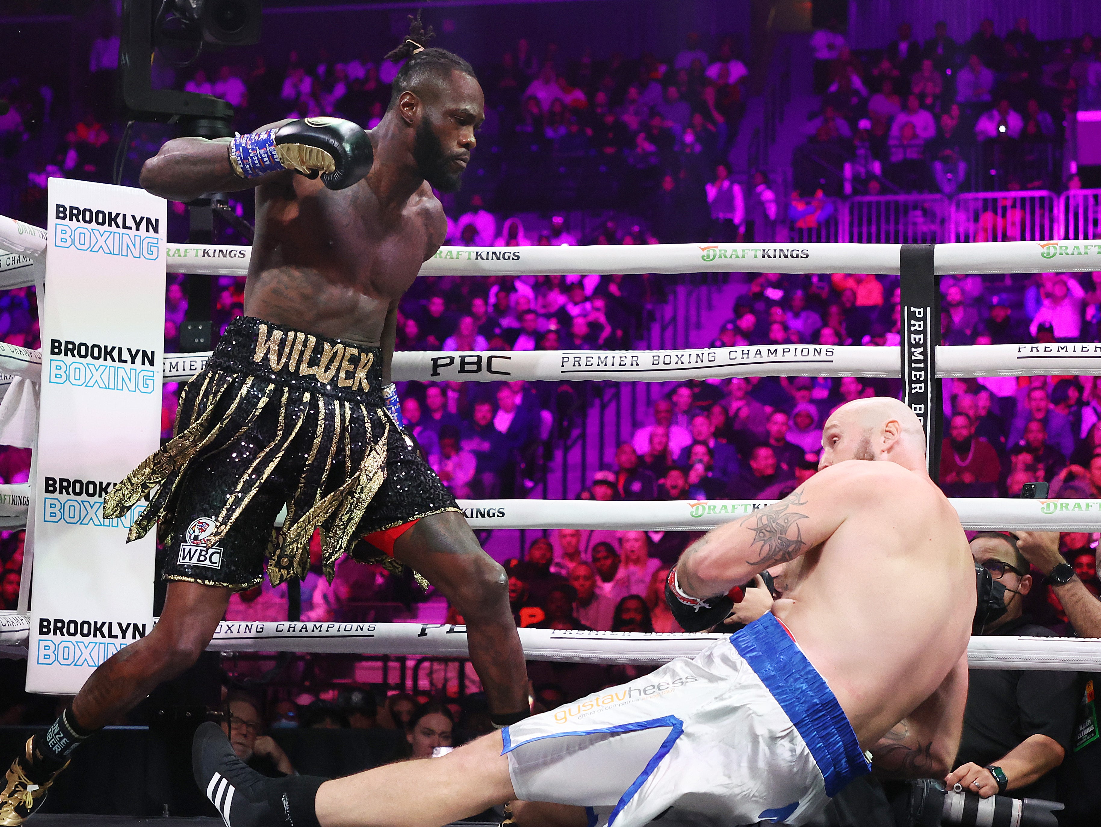 Wilder, backed into the corner, finished Helenius with a one-punch KO