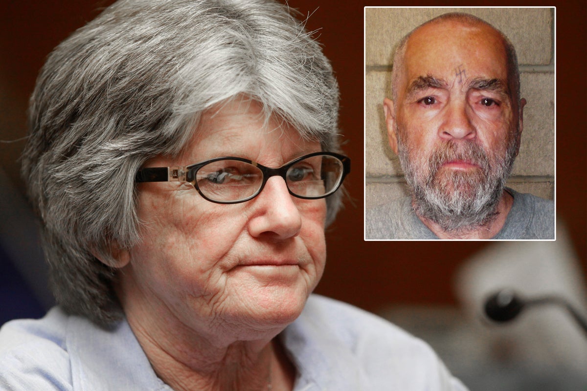 https://static.the-independent.com/2022/10/18/08/Patricia%20Krenwinkel%20Charles%20Manson.jpg?width=1200&height=800&crop=1200:800