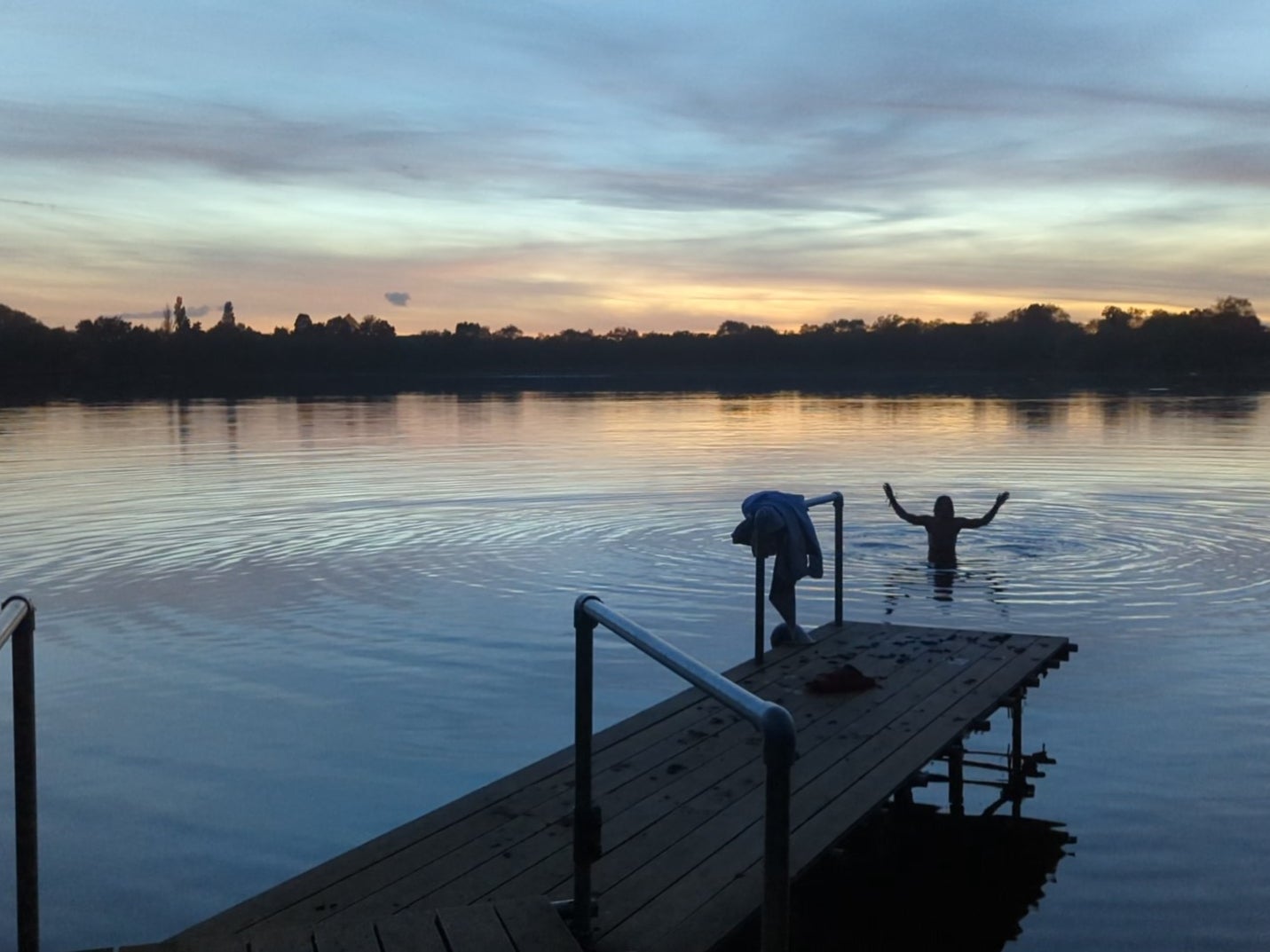 Damien’s lake gets blissfully quiet after dark