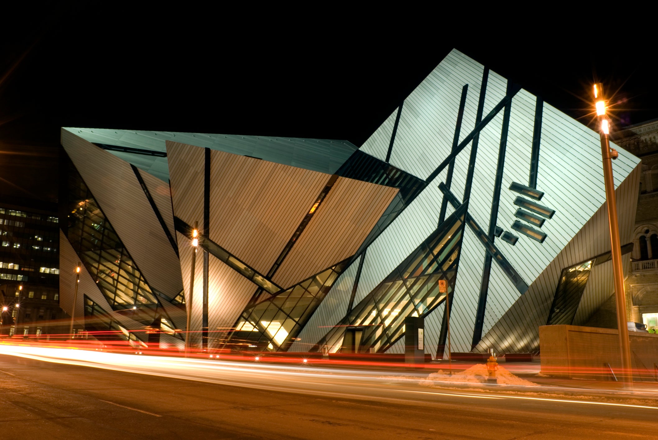 The Royal Ontario Museum fuses century-old architecture with eye-catching modern design