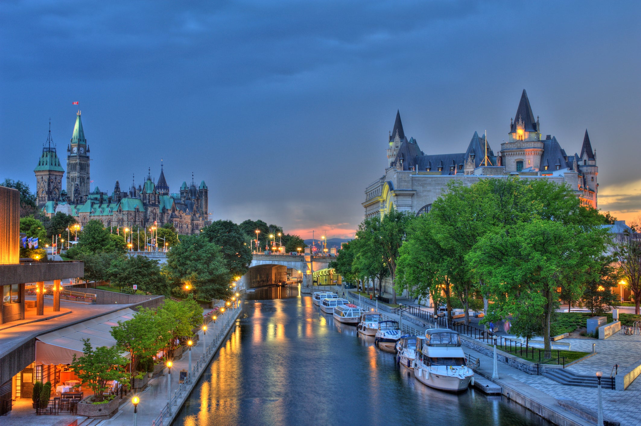 Along the UNESCO-protected Rideau Canal you’ll find the parliament buildings, the National Art Gallery and the National Conference Centre