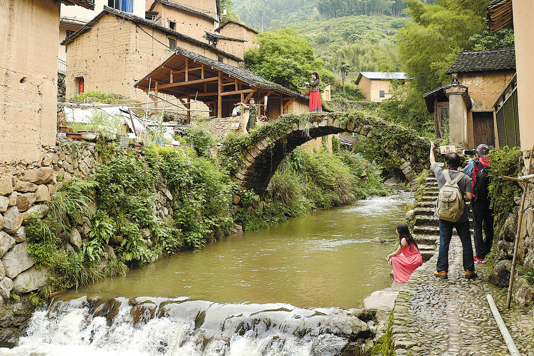 The Songgu Irrigation Scheme in Zhejiang province dates to the Han Dynasty (206 BC-AD 220)