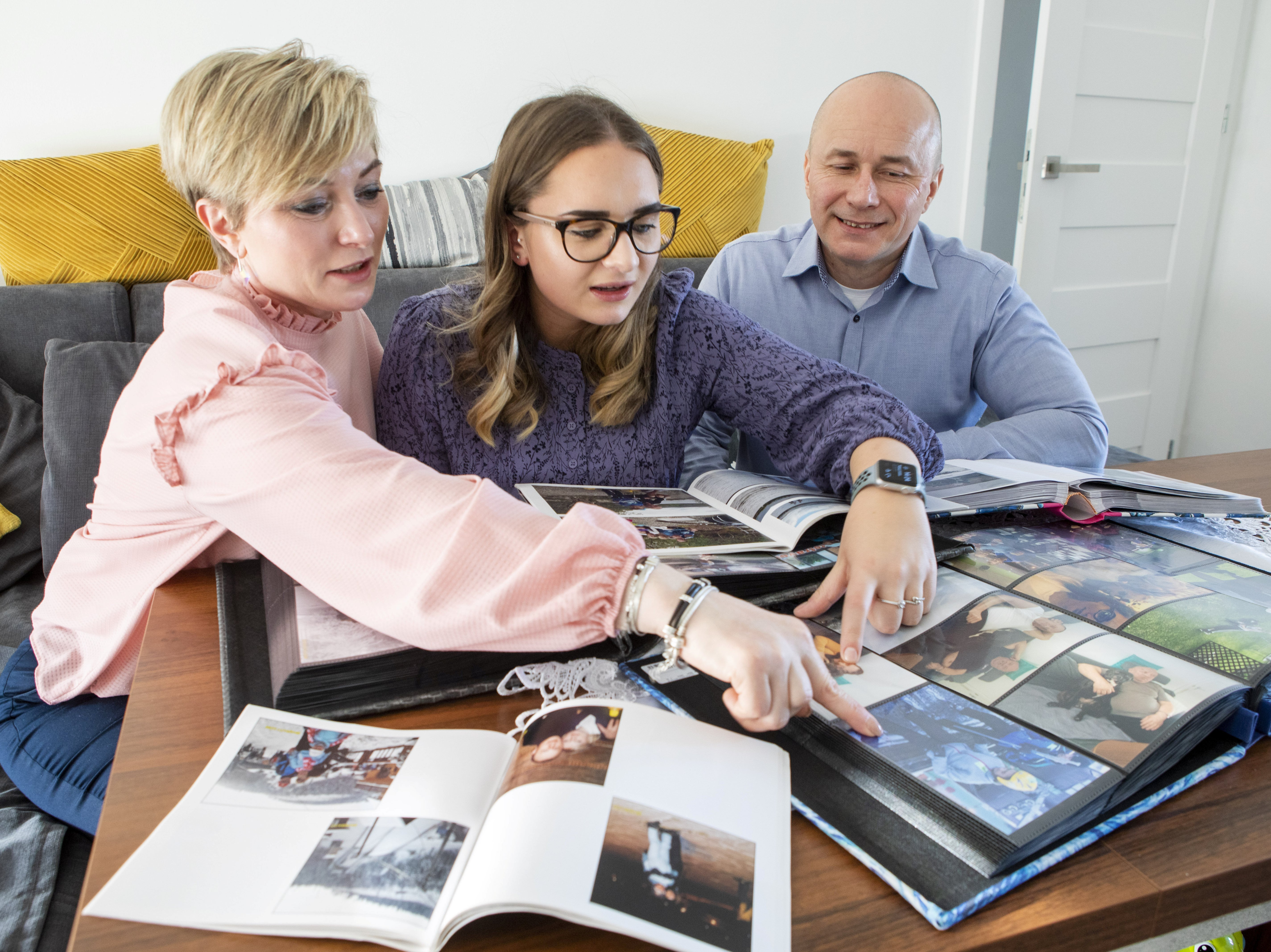 Weronika Fafinsk with her parents Robert and Kate Bomba