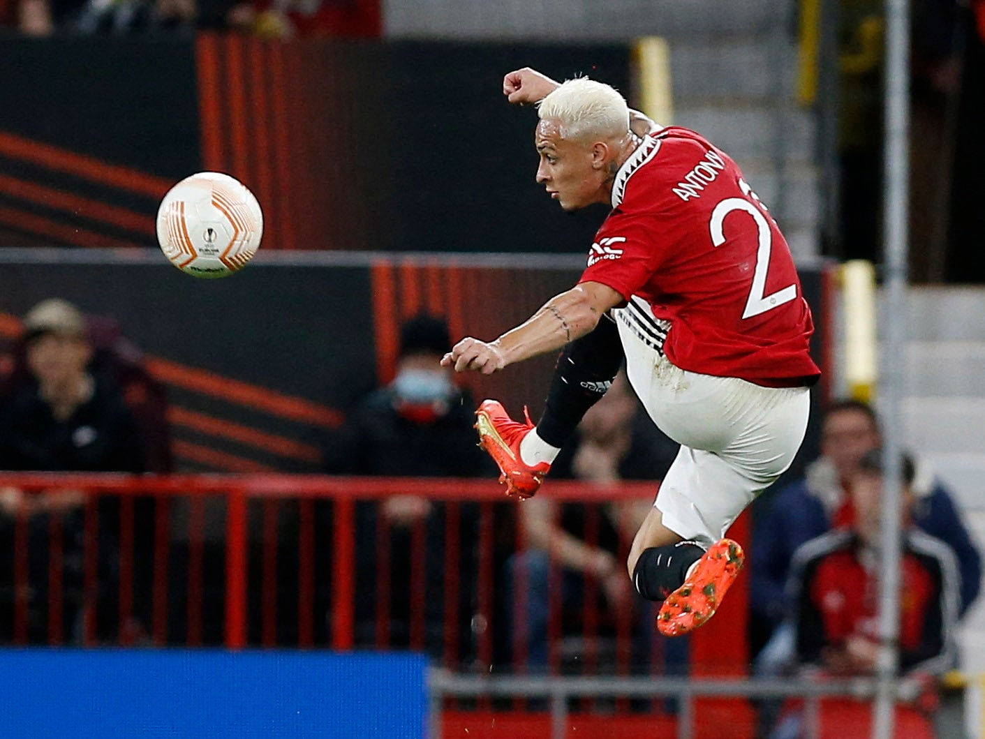 Antony in action for Manchester United against Sheriff